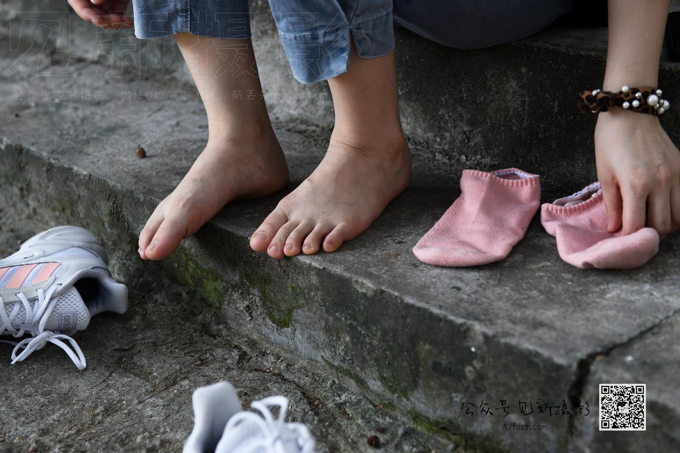 图片[25]-[见新摄影]NO.013 大学护理美女户外牛仔裤棉袜[63P] – 速更版-美库