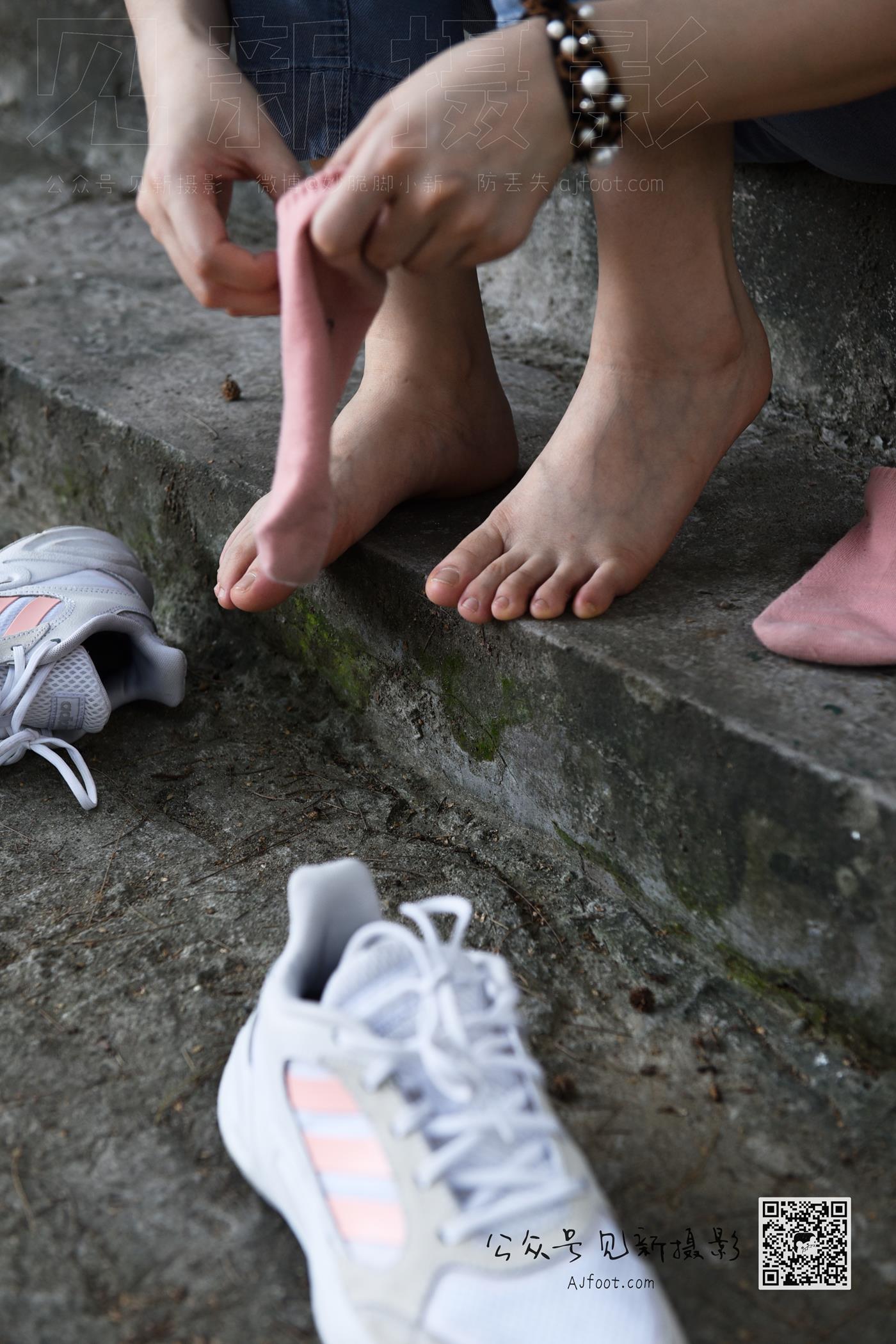 图片[26]-[见新摄影]NO.013 大学护理美女户外牛仔裤棉袜[63P] – 速更版-美库