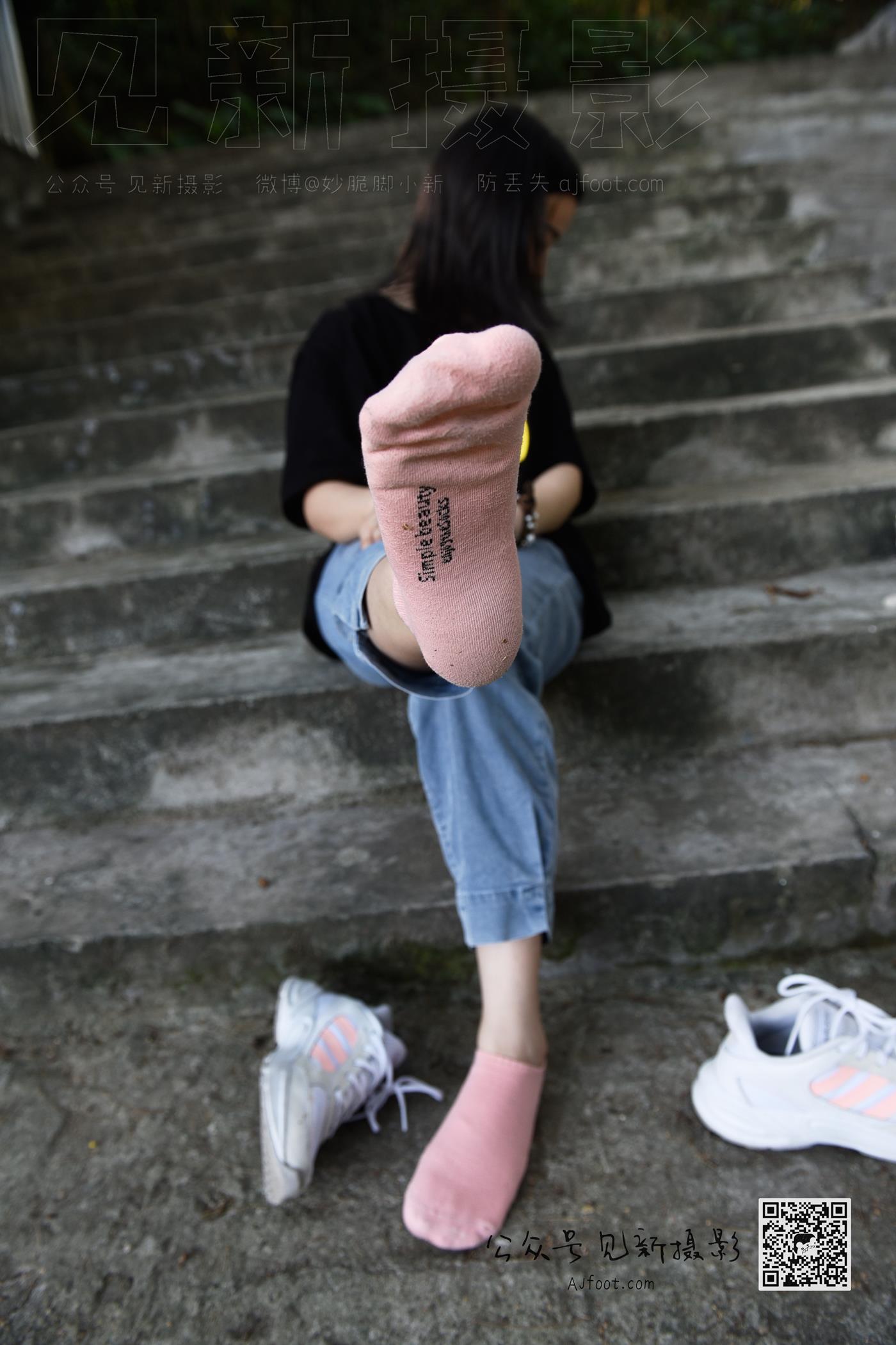 图片[29]-[见新摄影]NO.013 大学护理美女户外牛仔裤棉袜[63P] – 速更版-美库