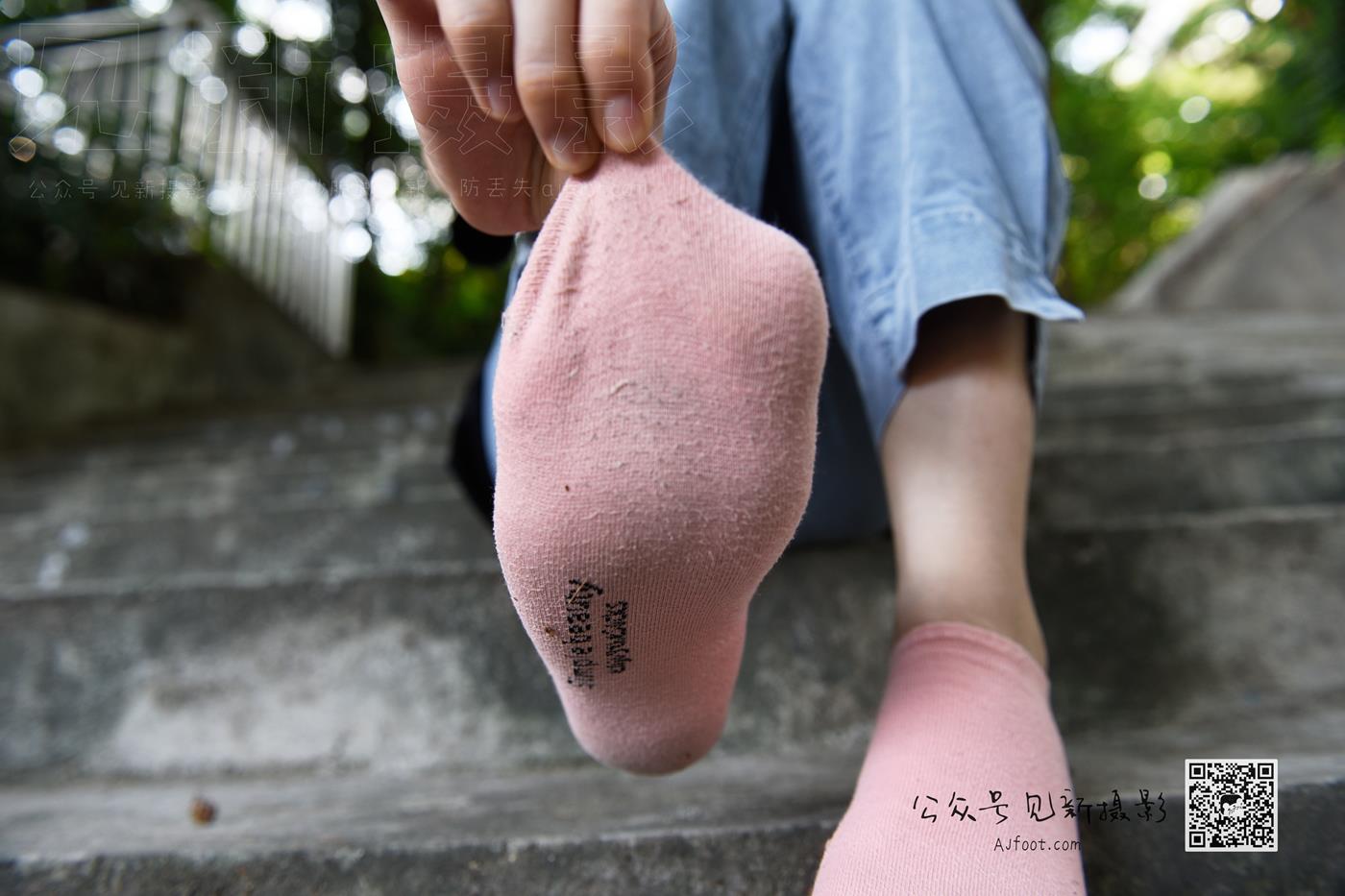 图片[31]-[见新摄影]NO.013 大学护理美女户外牛仔裤棉袜[63P] – 速更版-美库