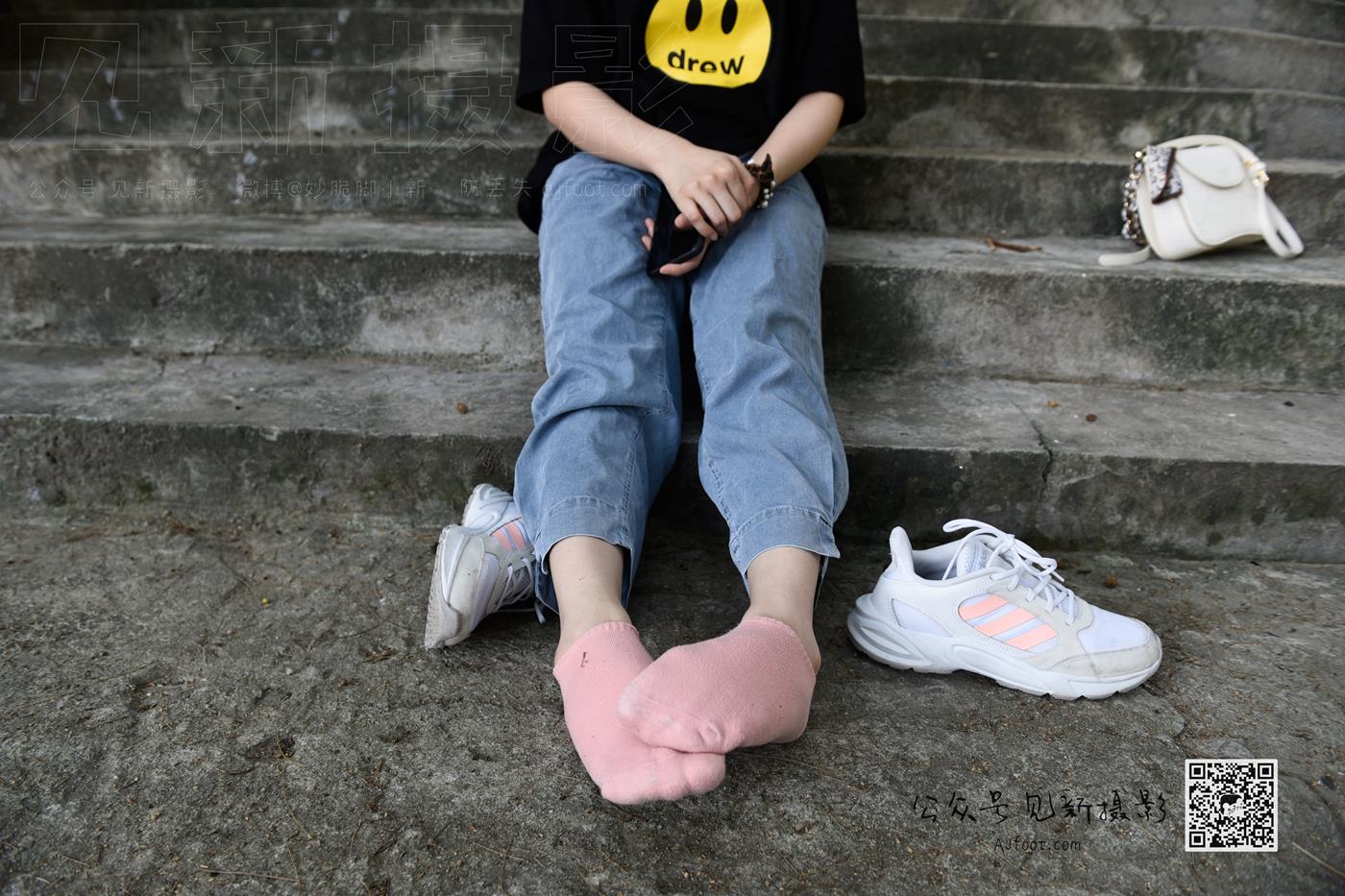 图片[36]-[见新摄影]NO.013 大学护理美女户外牛仔裤棉袜[63P] – 速更版-美库