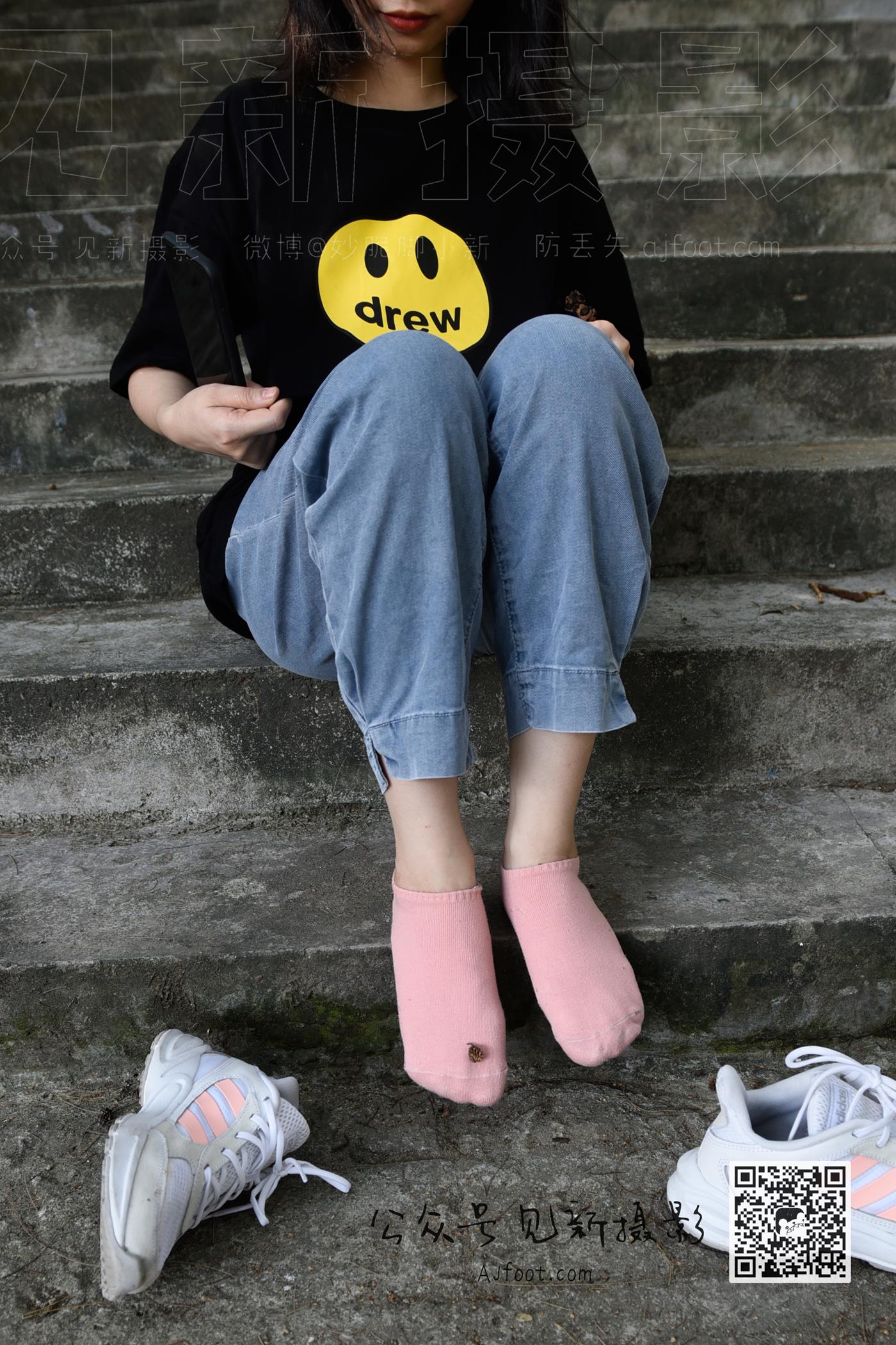 图片[37]-[见新摄影]NO.013 大学护理美女户外牛仔裤棉袜[63P] – 速更版-美库