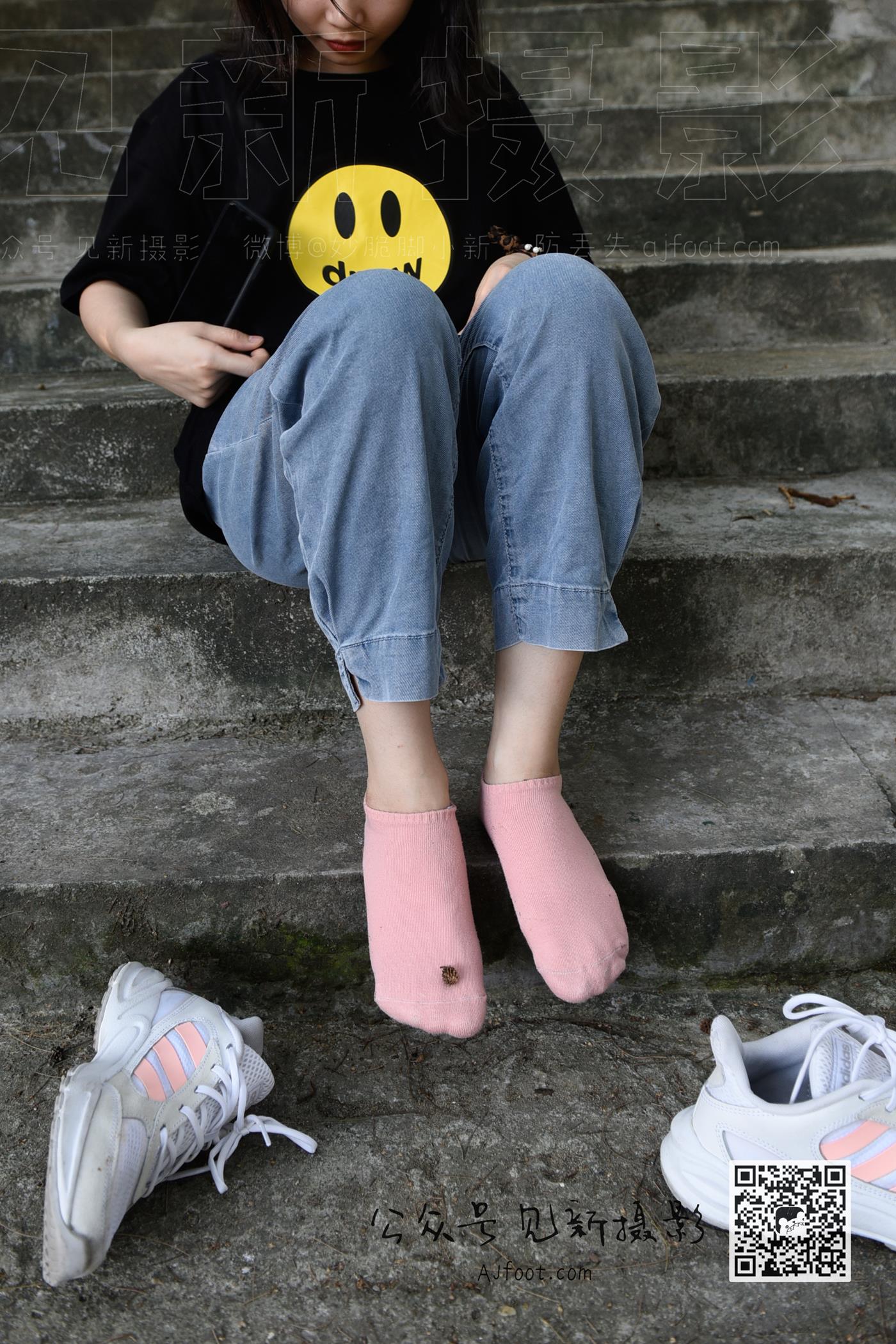 图片[38]-[见新摄影]NO.013 大学护理美女户外牛仔裤棉袜[63P] – 速更版-美库