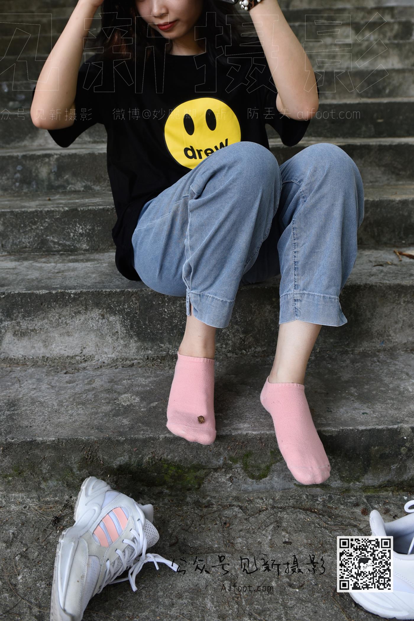 图片[39]-[见新摄影]NO.013 大学护理美女户外牛仔裤棉袜[63P] – 速更版-美库