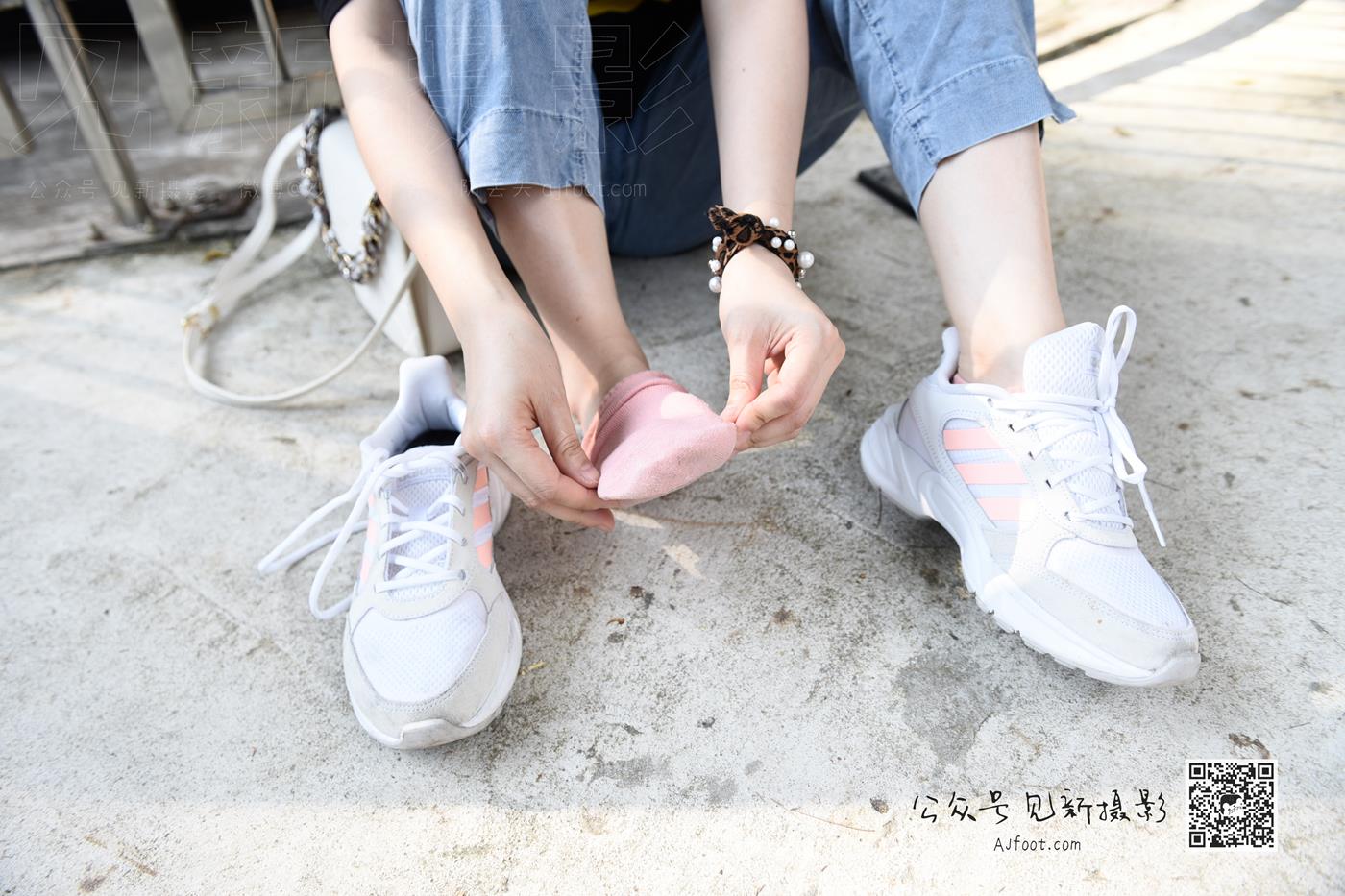 图片[43]-[见新摄影]NO.013 大学护理美女户外牛仔裤棉袜[63P] – 速更版-美库