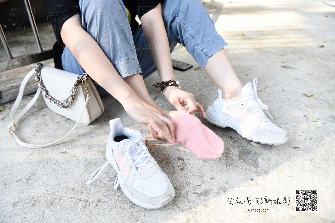 图片[44]-[见新摄影]NO.013 大学护理美女户外牛仔裤棉袜[63P] – 速更版-美库