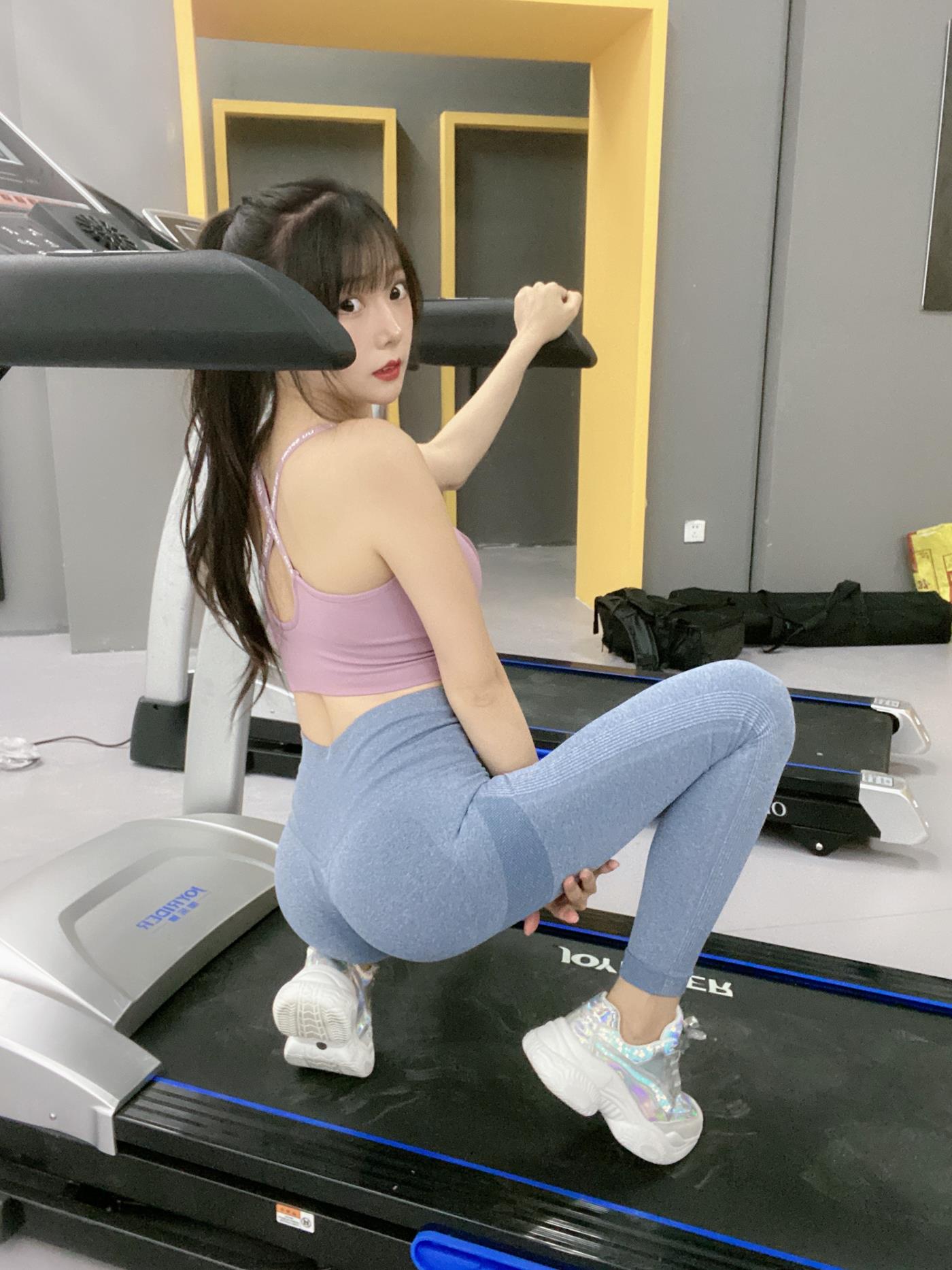 图片[14]-香草喵露露  – 小露乱撞 瑜伽服自拍[26P] – 速更版-美库