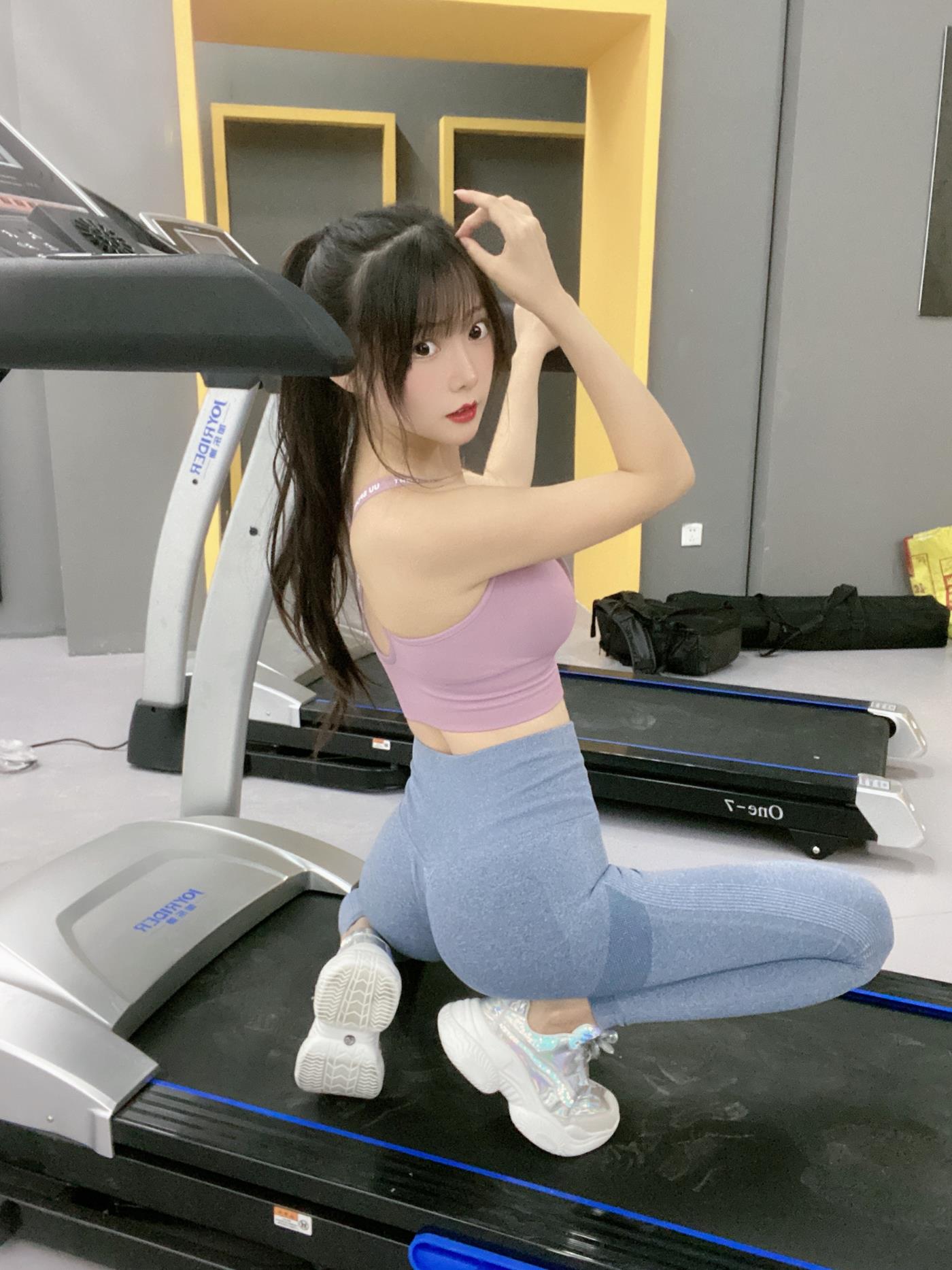 图片[17]-香草喵露露  – 小露乱撞 瑜伽服自拍[26P] – 速更版-美库