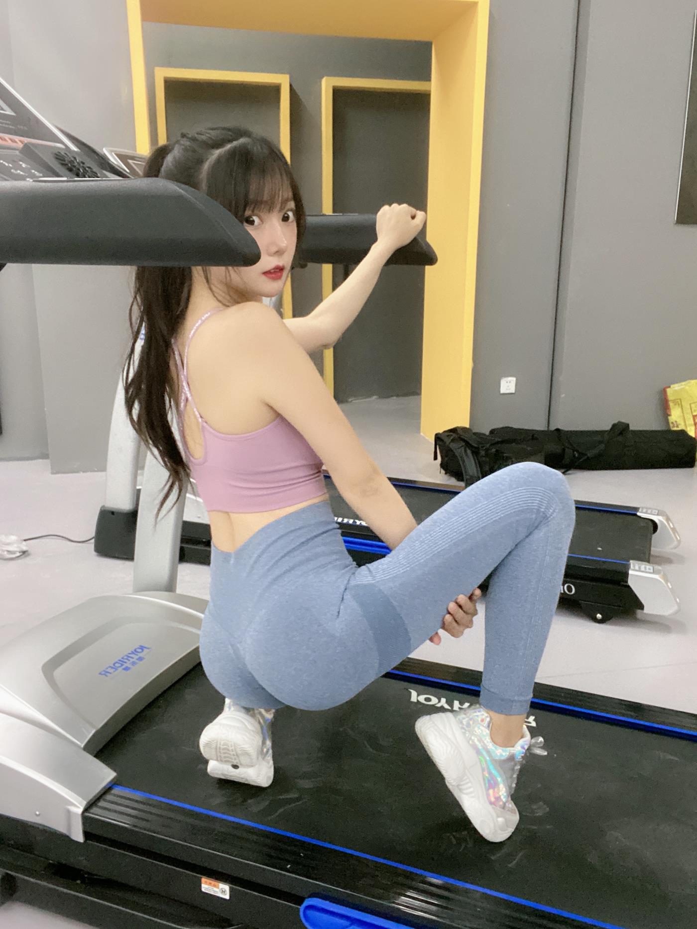 图片[18]-香草喵露露  – 小露乱撞 瑜伽服自拍[26P] – 速更版-美库