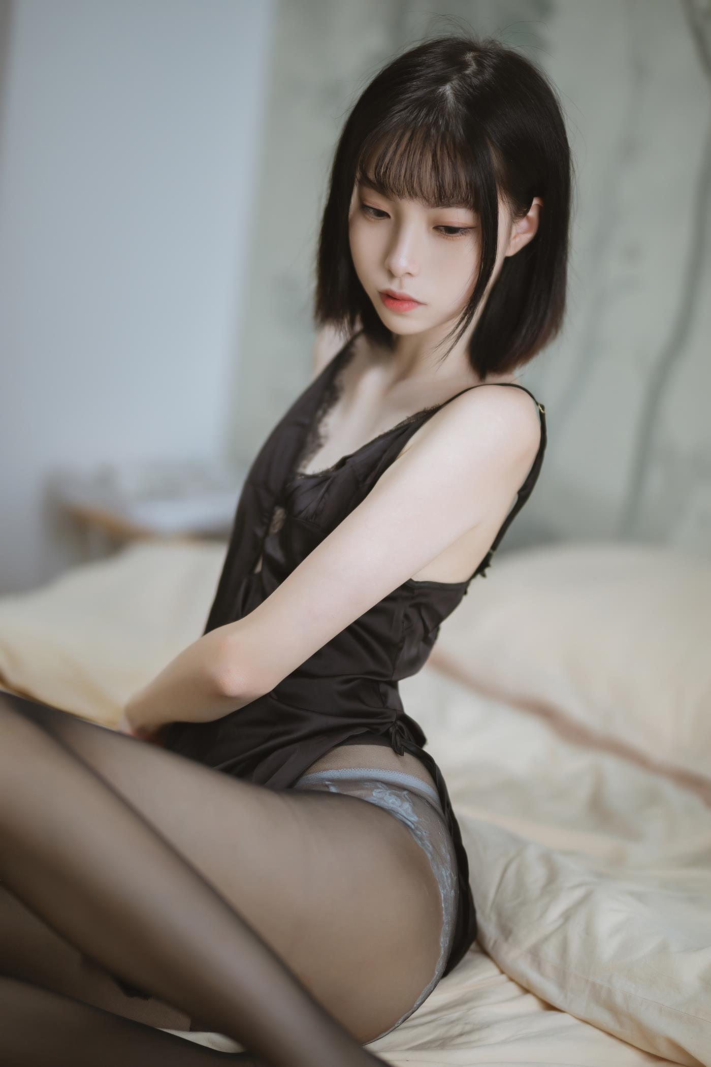 图片[23]-网紅Coser@许岚LAN 黑色雷丝睡衣 [38P] – 速更版-美库