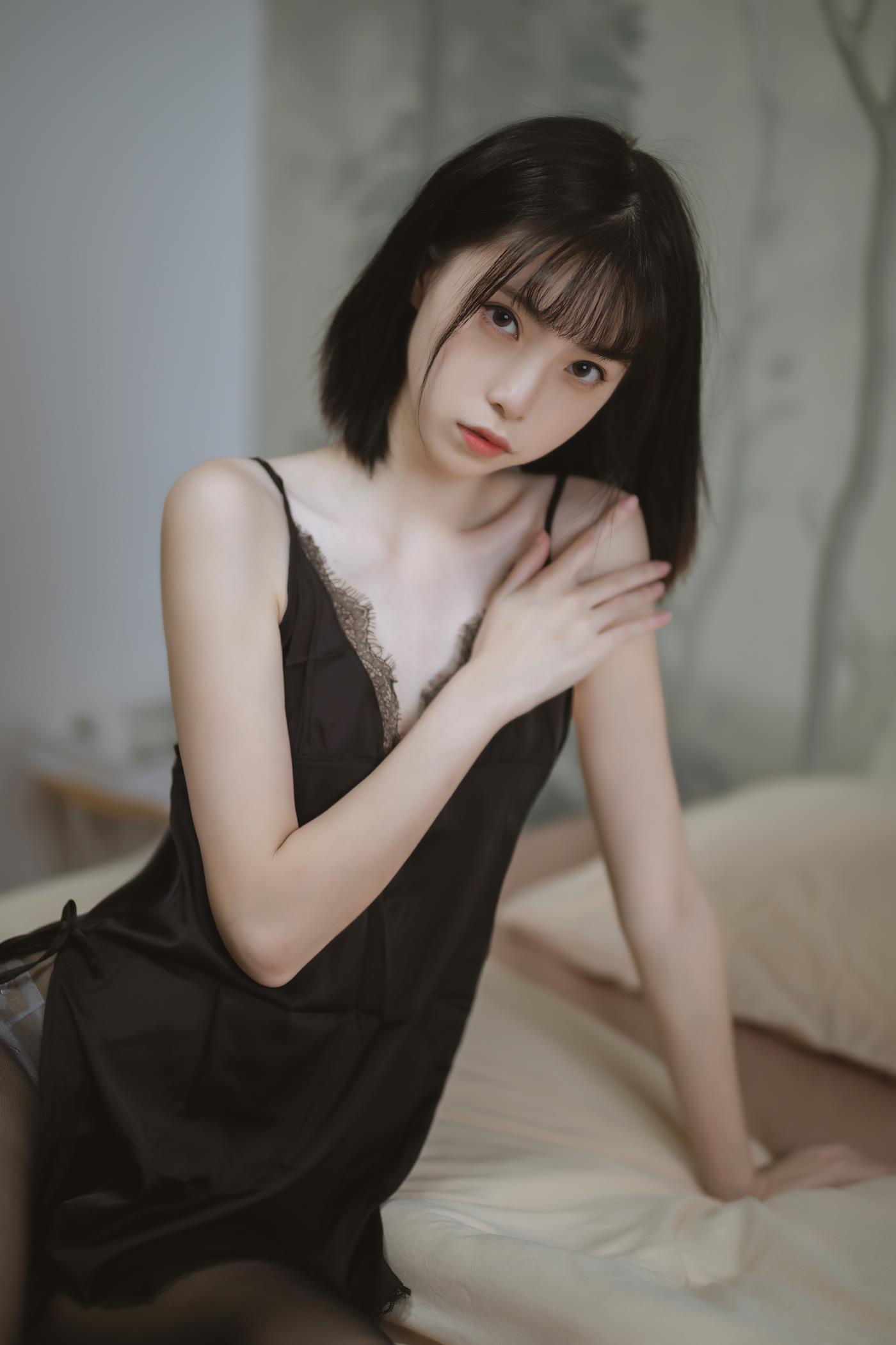 图片[34]-网紅Coser@许岚LAN 黑色雷丝睡衣 [38P] – 速更版-美库