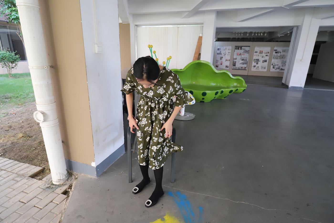 图片[18]-大西瓜爱牙膏-2019 9月活动 模特2（二） 黑丝碎花裙 (4) [85P] – 速更版-美库