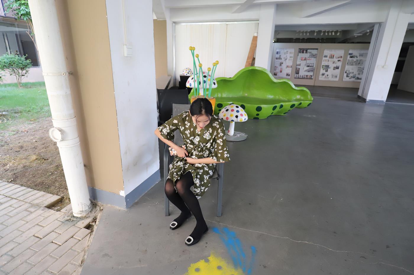 图片[19]-大西瓜爱牙膏-2019 9月活动 模特2（二） 黑丝碎花裙 (4) [85P] – 速更版-美库