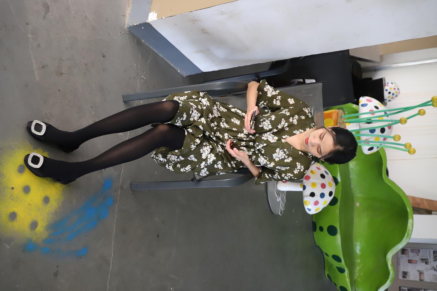 图片[22]-大西瓜爱牙膏-2019 9月活动 模特2（二） 黑丝碎花裙 (4) [85P] – 速更版-美库