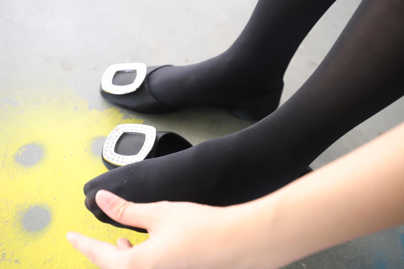 图片[24]-大西瓜爱牙膏-2019 9月活动 模特2（二） 黑丝碎花裙 (4) [85P] – 速更版-美库