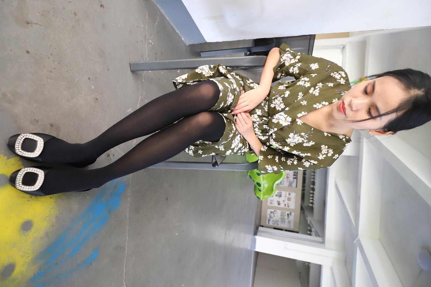 图片[29]-大西瓜爱牙膏-2019 9月活动 模特2（二） 黑丝碎花裙 (4) [85P] – 速更版-美库