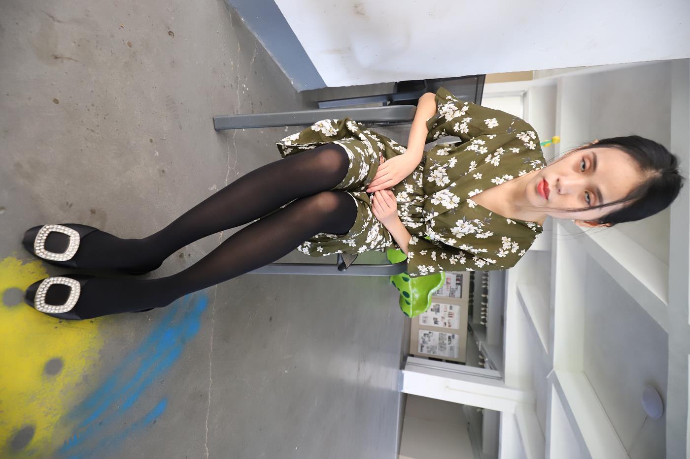 图片[30]-大西瓜爱牙膏-2019 9月活动 模特2（二） 黑丝碎花裙 (4) [85P] – 速更版-美库