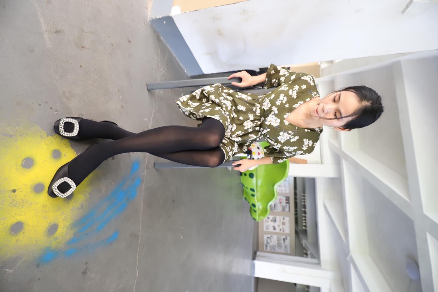 图片[20]-大西瓜爱牙膏-2019 9月活动 模特2（二） 黑丝碎花裙 (5) [85P] – 速更版-美库