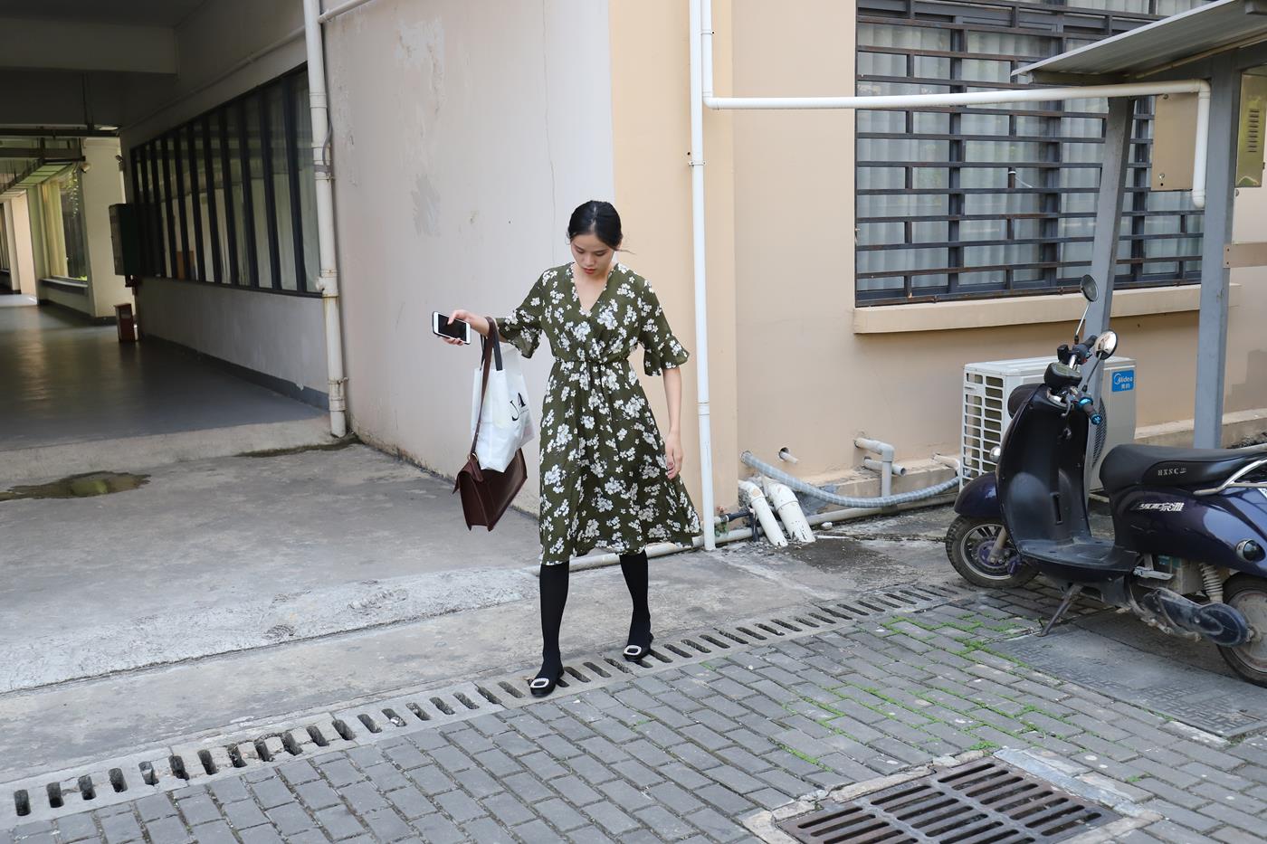 图片[22]-大西瓜爱牙膏-2019 9月活动 模特2（二） 黑丝碎花裙 (5) [85P] – 速更版-美库