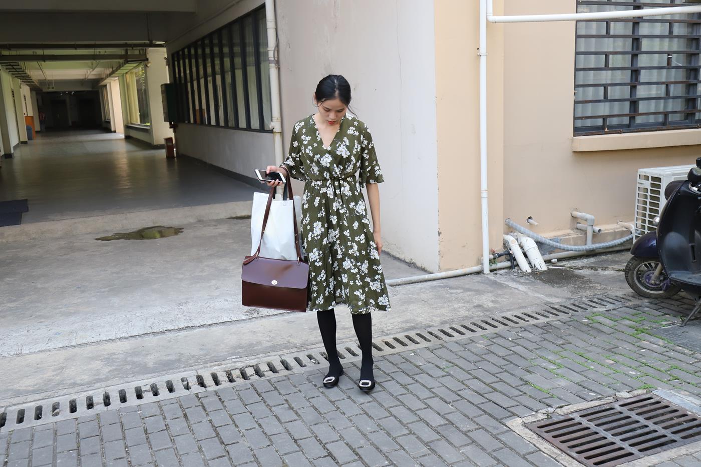 图片[23]-大西瓜爱牙膏-2019 9月活动 模特2（二） 黑丝碎花裙 (5) [85P] – 速更版-美库