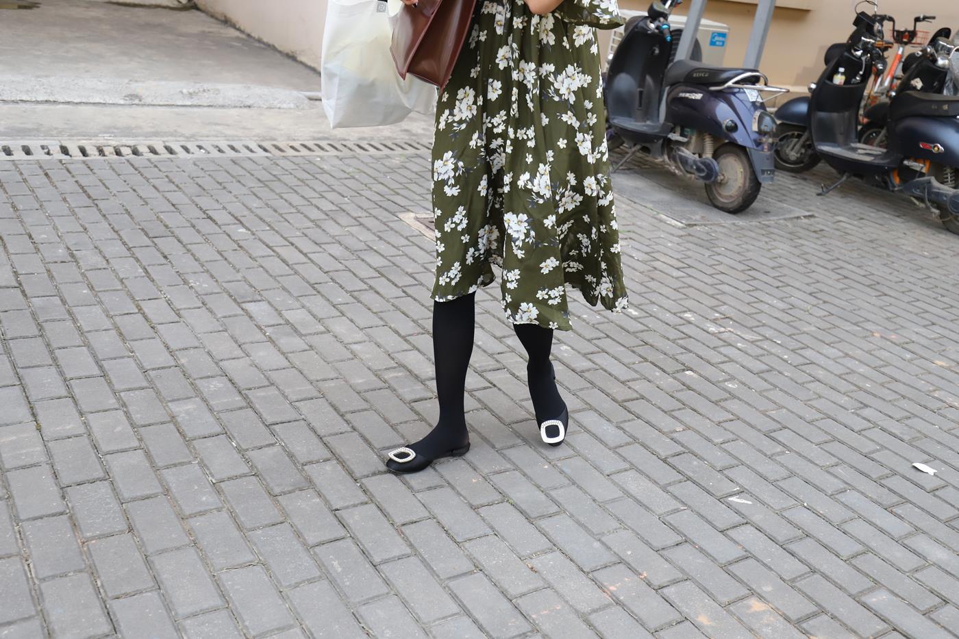 图片[26]-大西瓜爱牙膏-2019 9月活动 模特2（二） 黑丝碎花裙 (5) [85P] – 速更版-美库