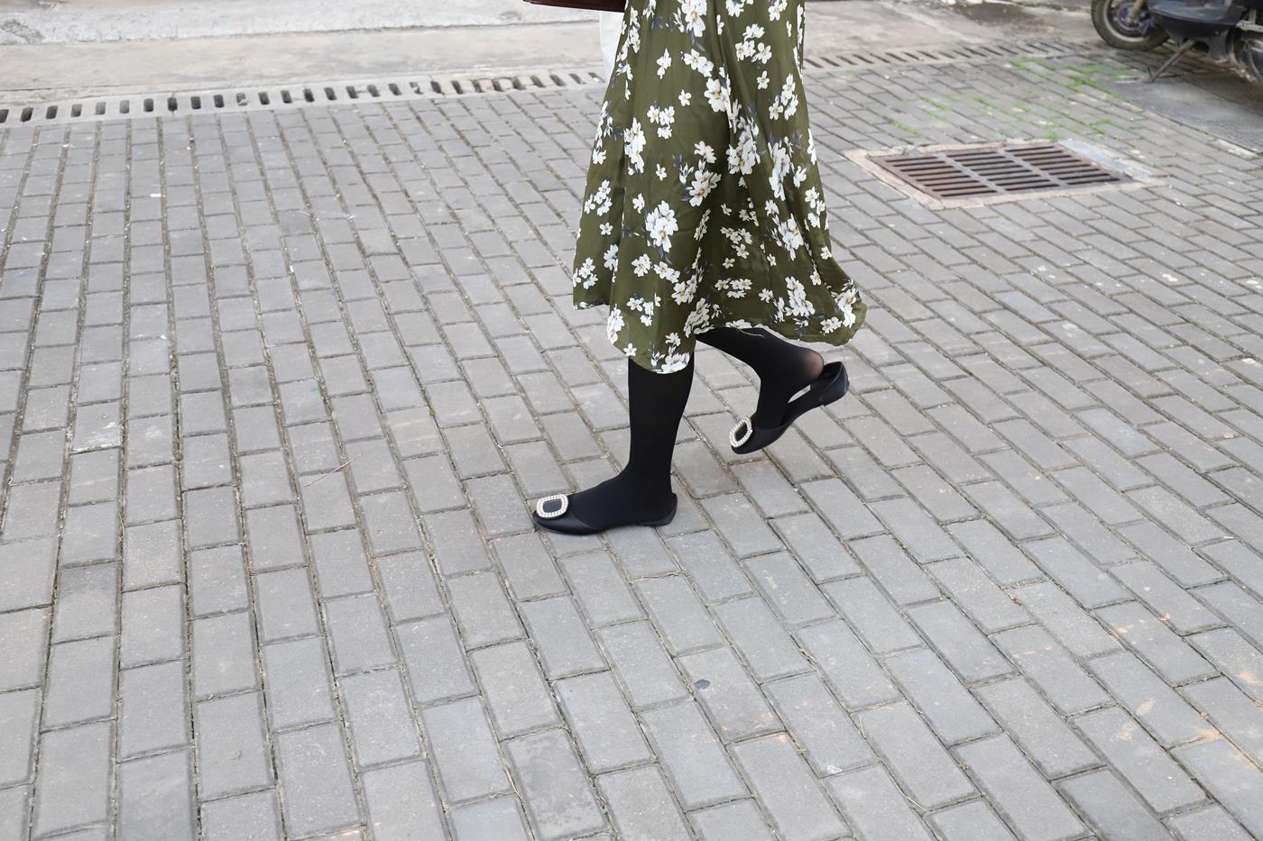 图片[27]-大西瓜爱牙膏-2019 9月活动 模特2（二） 黑丝碎花裙 (5) [85P] – 速更版-美库