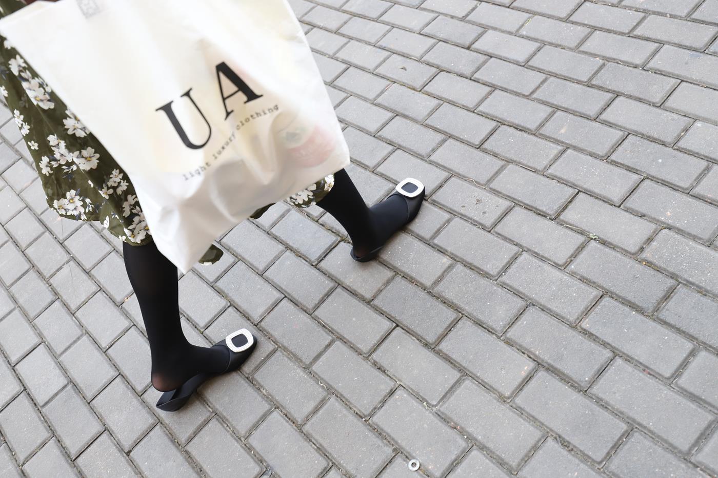 图片[40]-大西瓜爱牙膏-2019 9月活动 模特2（二） 黑丝碎花裙 (5) [85P] – 速更版-美库