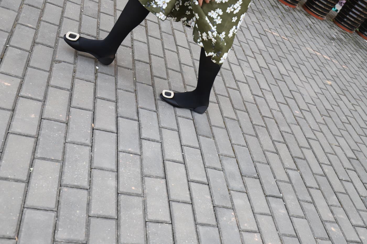 图片[47]-大西瓜爱牙膏-2019 9月活动 模特2（二） 黑丝碎花裙 (5) [85P] – 速更版-美库