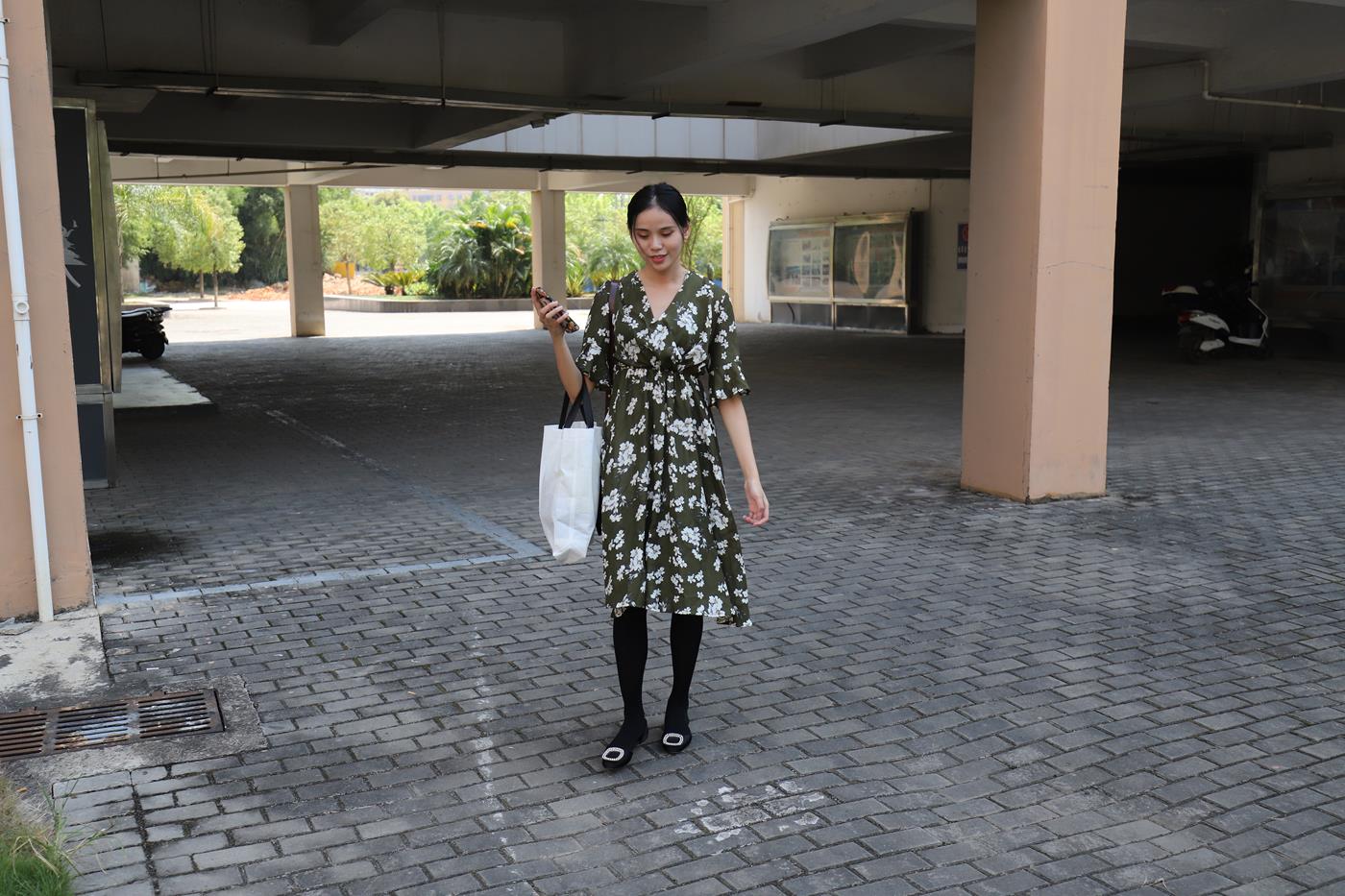 图片[80]-大西瓜爱牙膏-2019 9月活动 模特2（二） 黑丝碎花裙 (4) [85P] – 速更版-美库