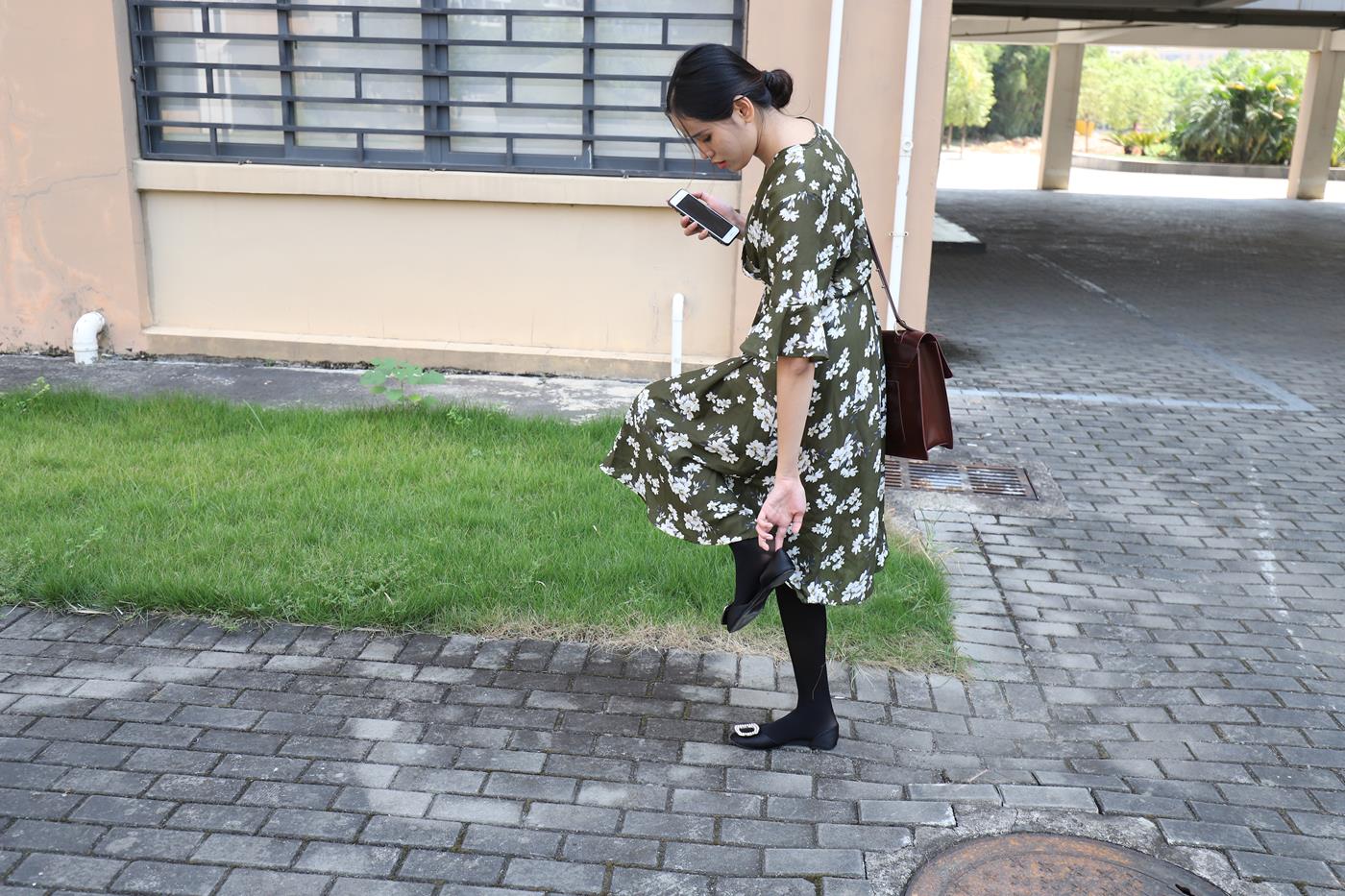 图片[85]-大西瓜爱牙膏-2019 9月活动 模特2（二） 黑丝碎花裙 (4) [85P] – 速更版-美库