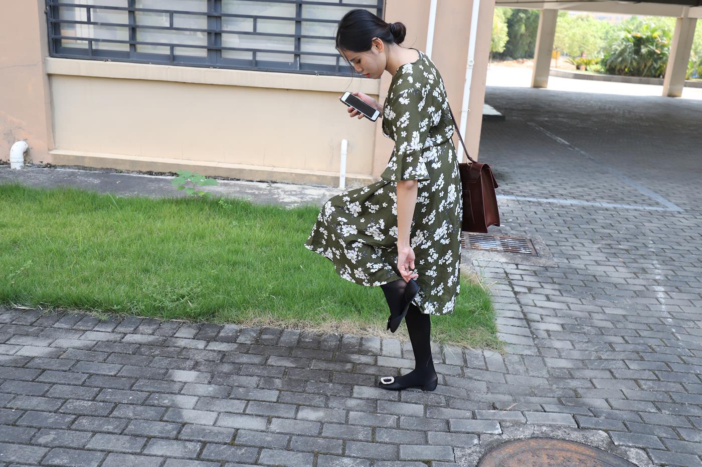 图片[86]-大西瓜爱牙膏-2019 9月活动 模特2（二） 黑丝碎花裙 (4) [85P] – 速更版-美库