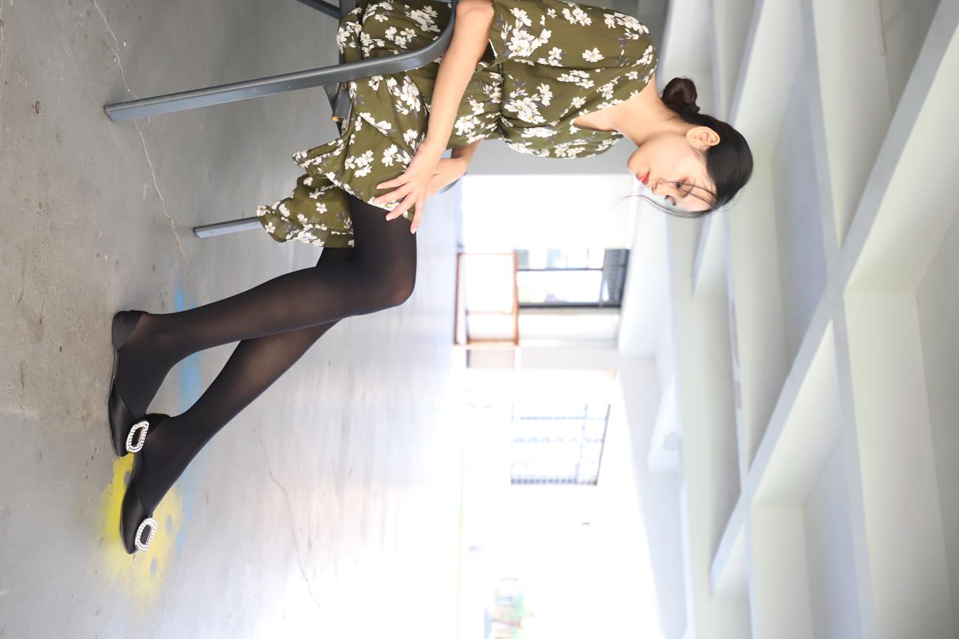 图片[78]-大西瓜爱牙膏-2019 9月活动 模特2（二） 黑丝碎花裙 (5) [85P] – 速更版-美库