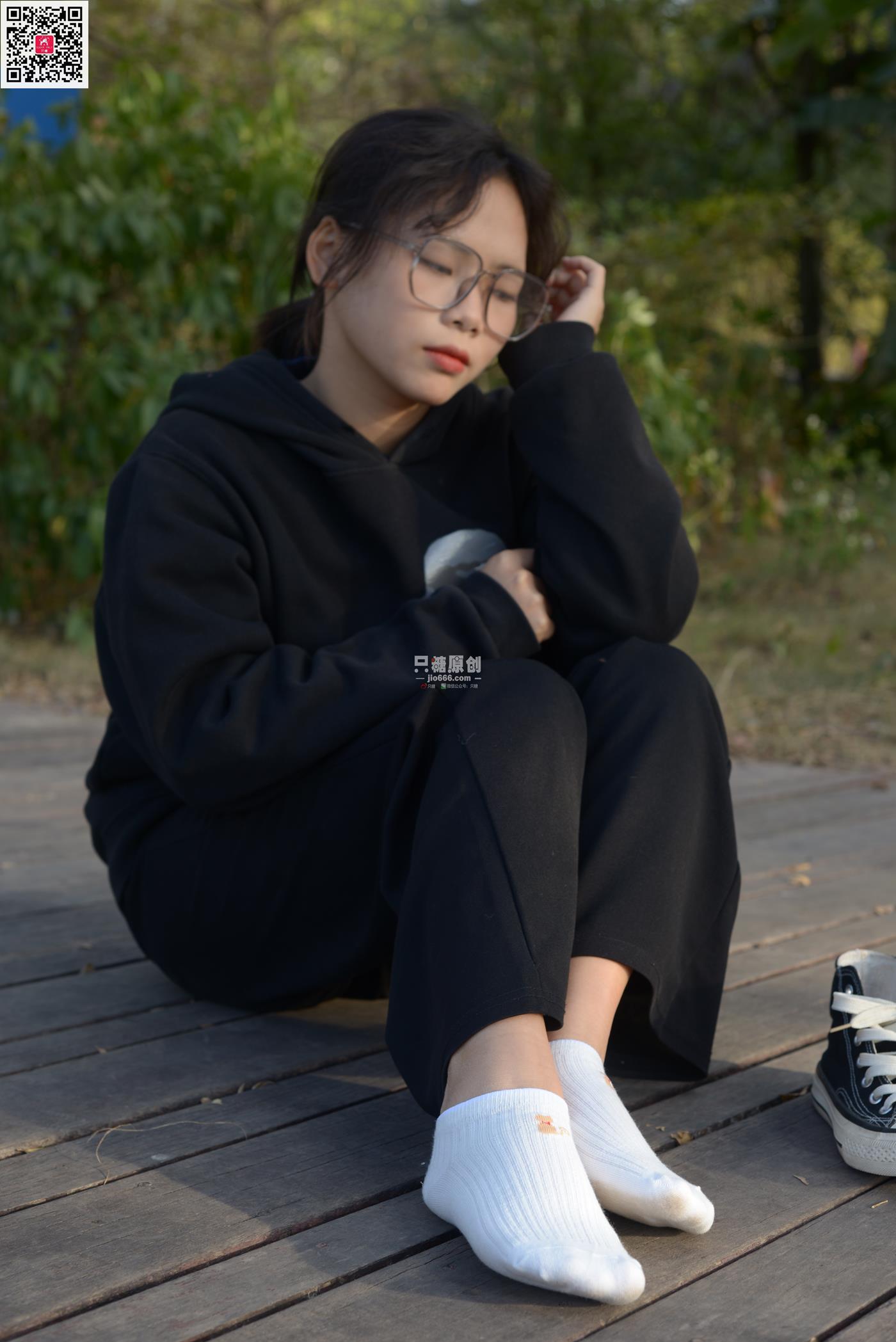 图片[79]-[只糖原创]NO.574 露露 陪落叶看了一次黄昏[150P] – 速更版-美库