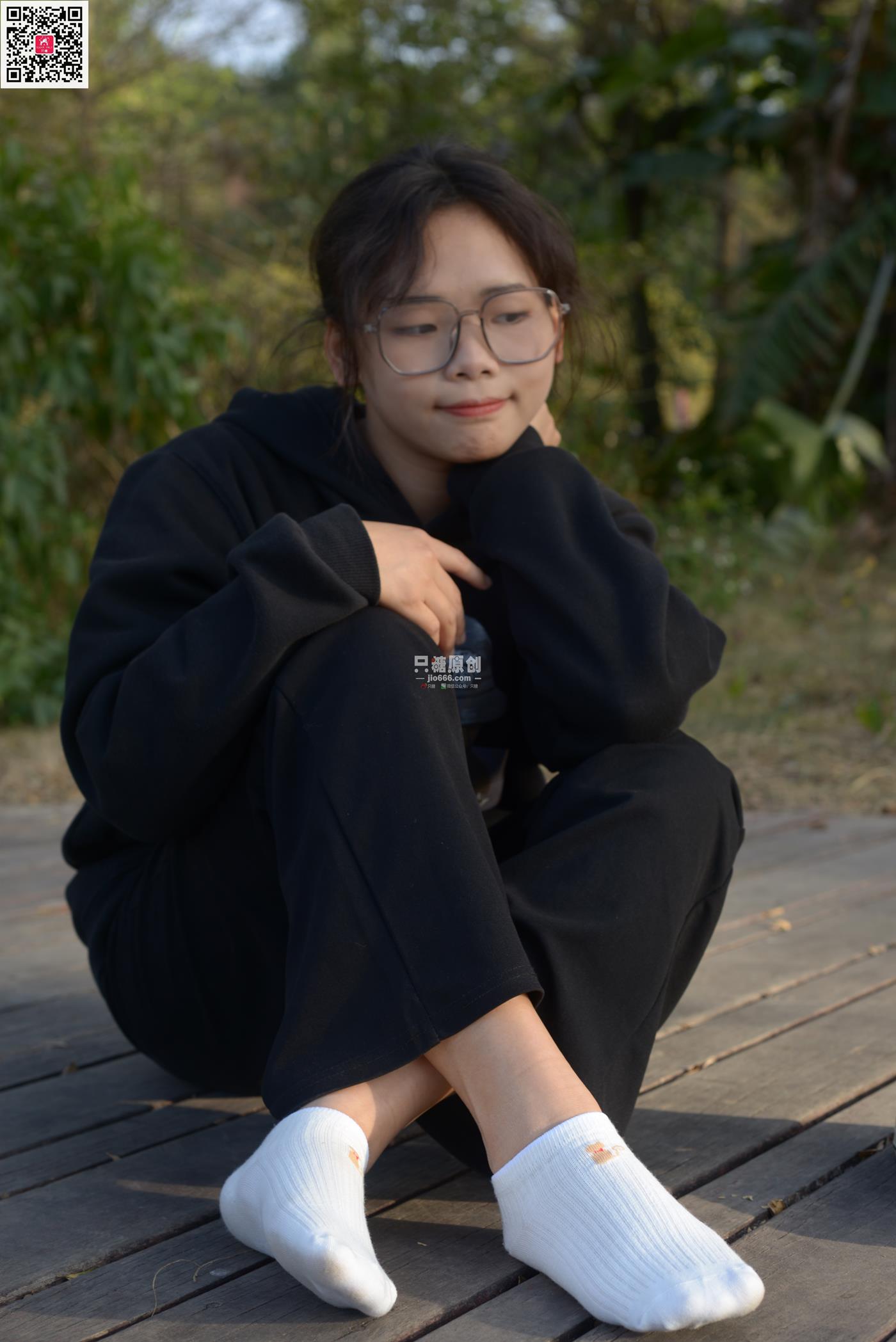 图片[97]-[只糖原创]NO.574 露露 陪落叶看了一次黄昏[150P] – 速更版-美库