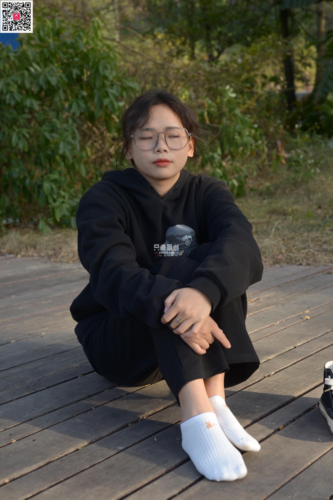 图片[101]-[只糖原创]NO.574 露露 陪落叶看了一次黄昏[150P] – 速更版-美库