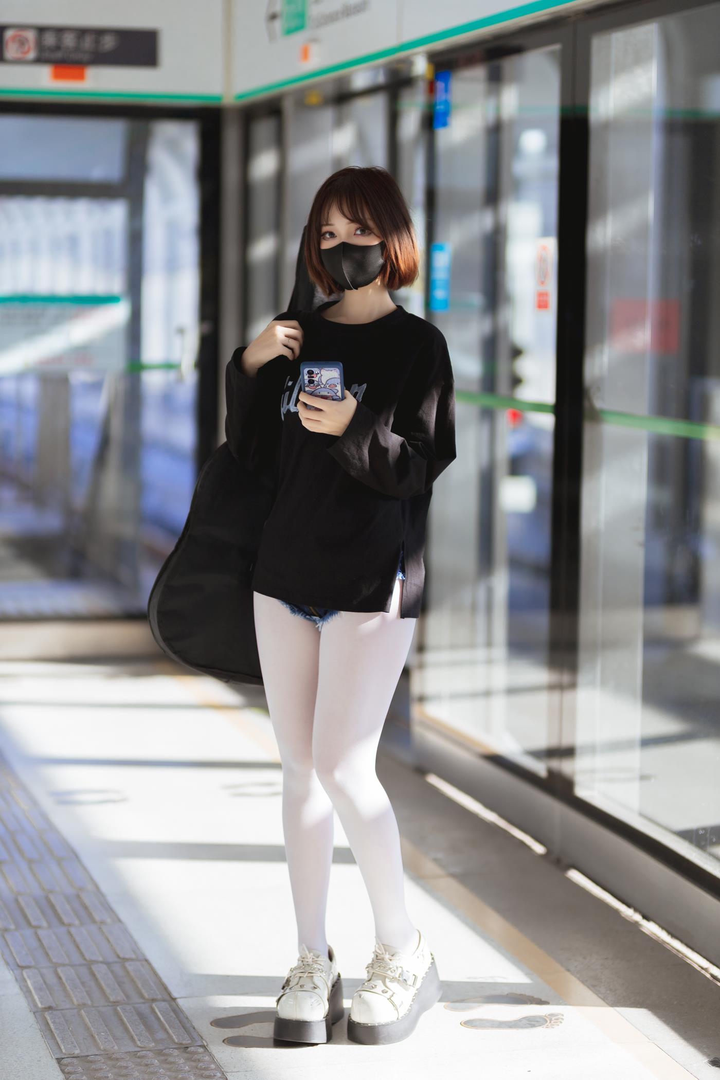 图片[11]-洛桑w伊梓  地铁吉他 [26P] – 速更版-美库