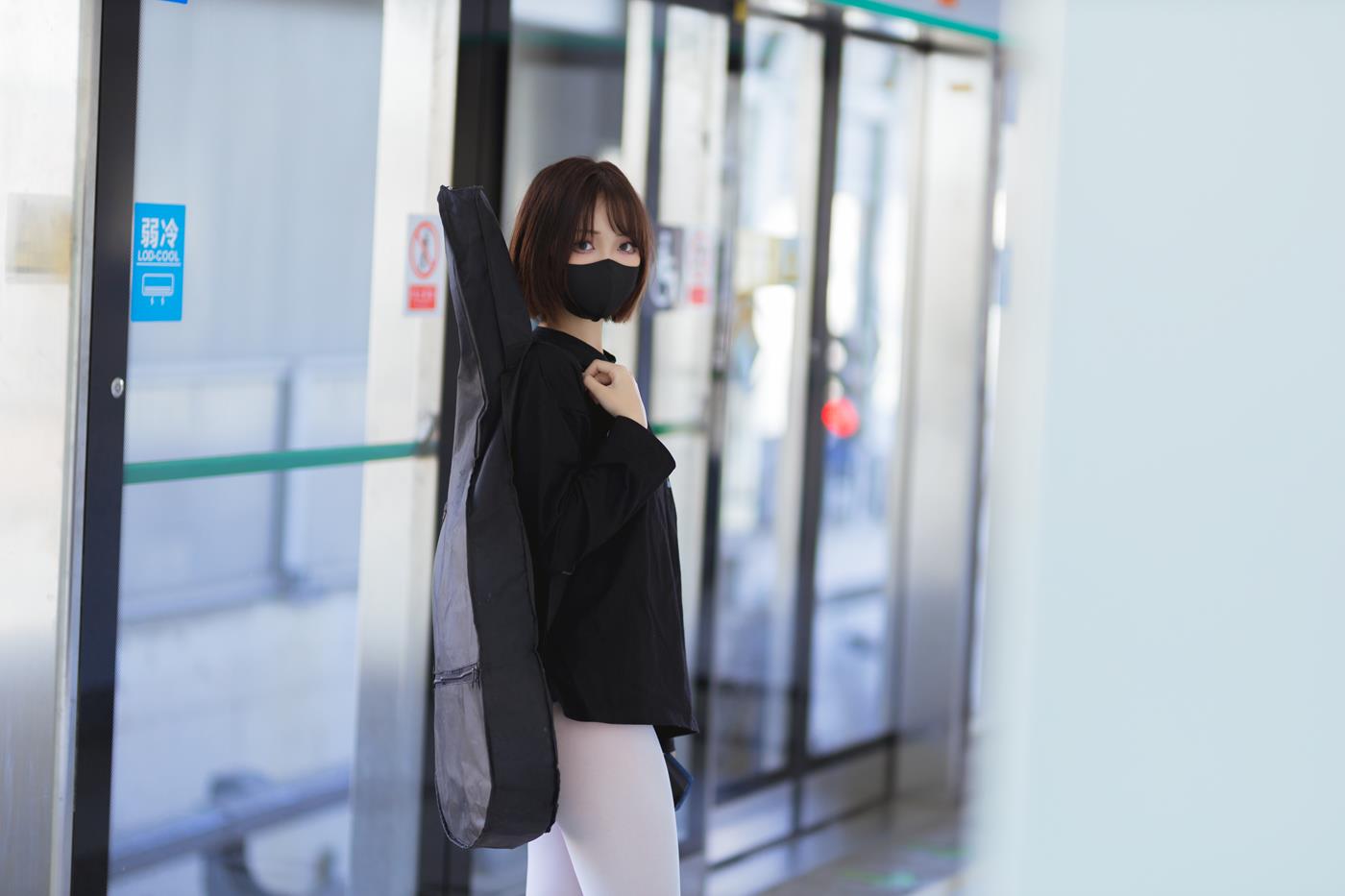 图片[25]-洛桑w伊梓  地铁吉他 [26P] – 速更版-美库