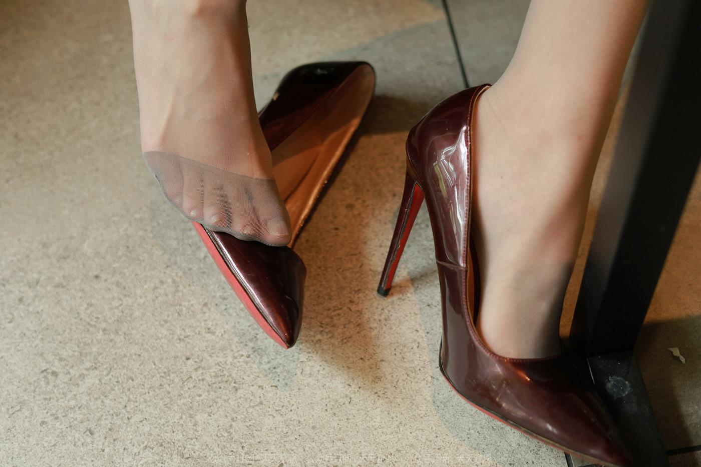 图片[32]-[IESS异思趣向] 2022.06.02 丝享家1105：团团《对面的美女同事》[86P] – 速更版-美库