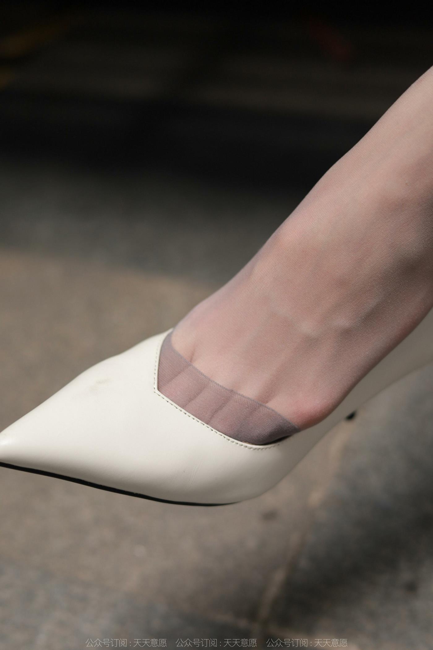 图片[33]-[IESS异思趣向] 2022.06.07 丝享家1110：团团《灰丝蓝色短裙》[86P] – 速更版-美库