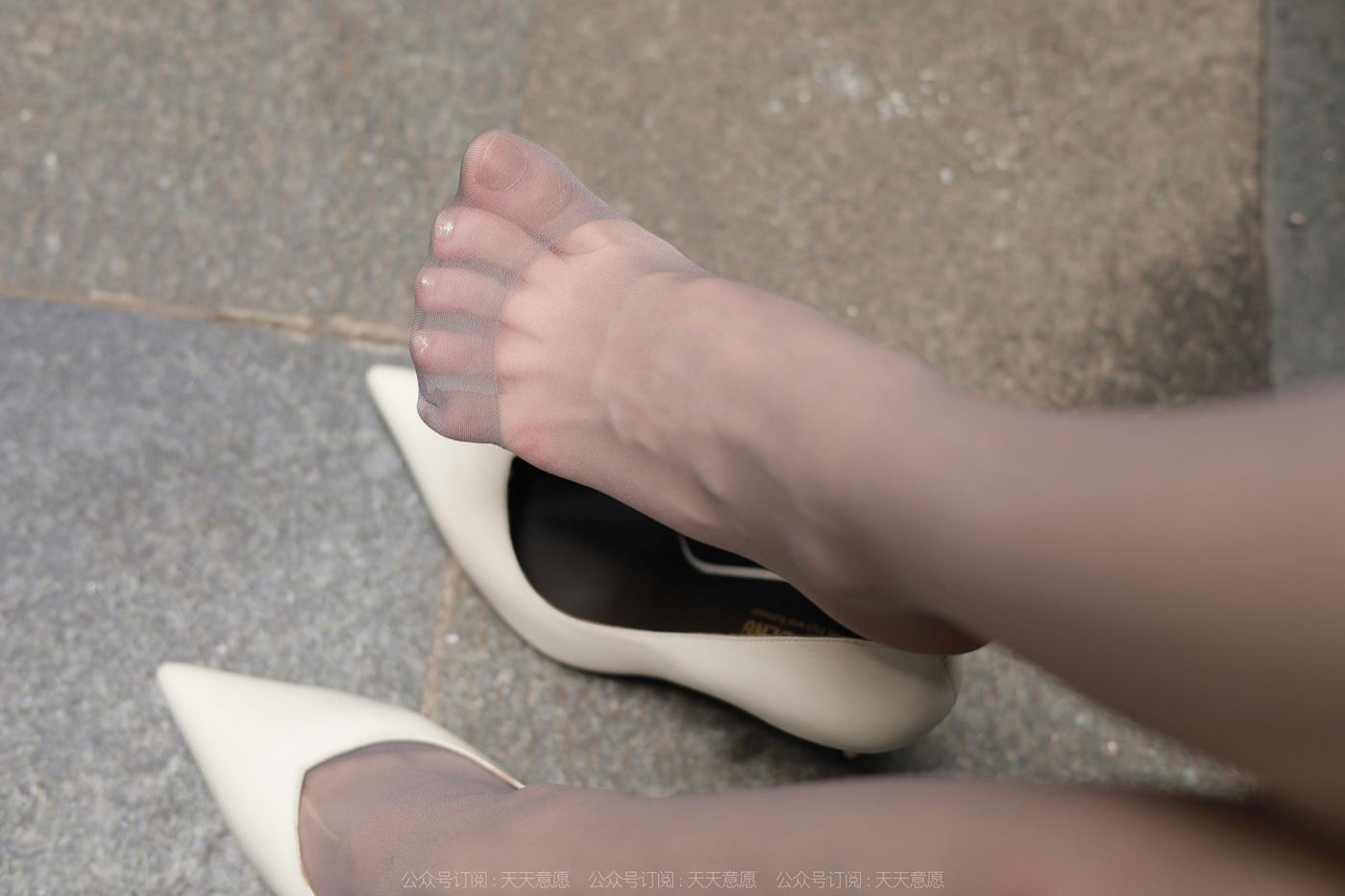 图片[36]-[IESS异思趣向] 2022.06.07 丝享家1110：团团《灰丝蓝色短裙》[86P] – 速更版-美库