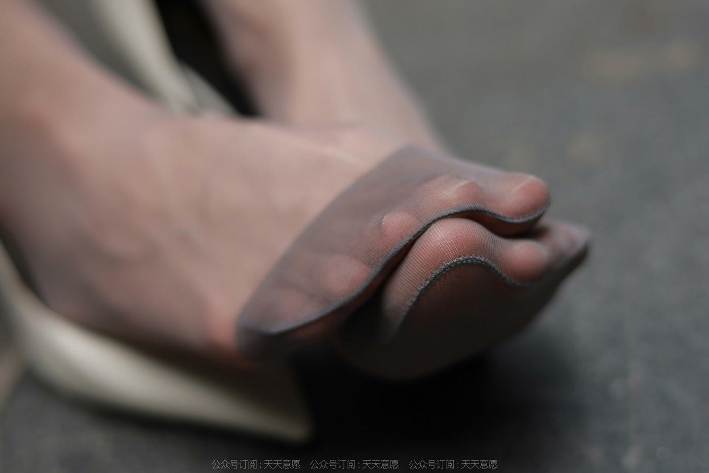 图片[72]-[IESS异思趣向] 2022.06.07 丝享家1110：团团《灰丝蓝色短裙》[86P] – 速更版-美库