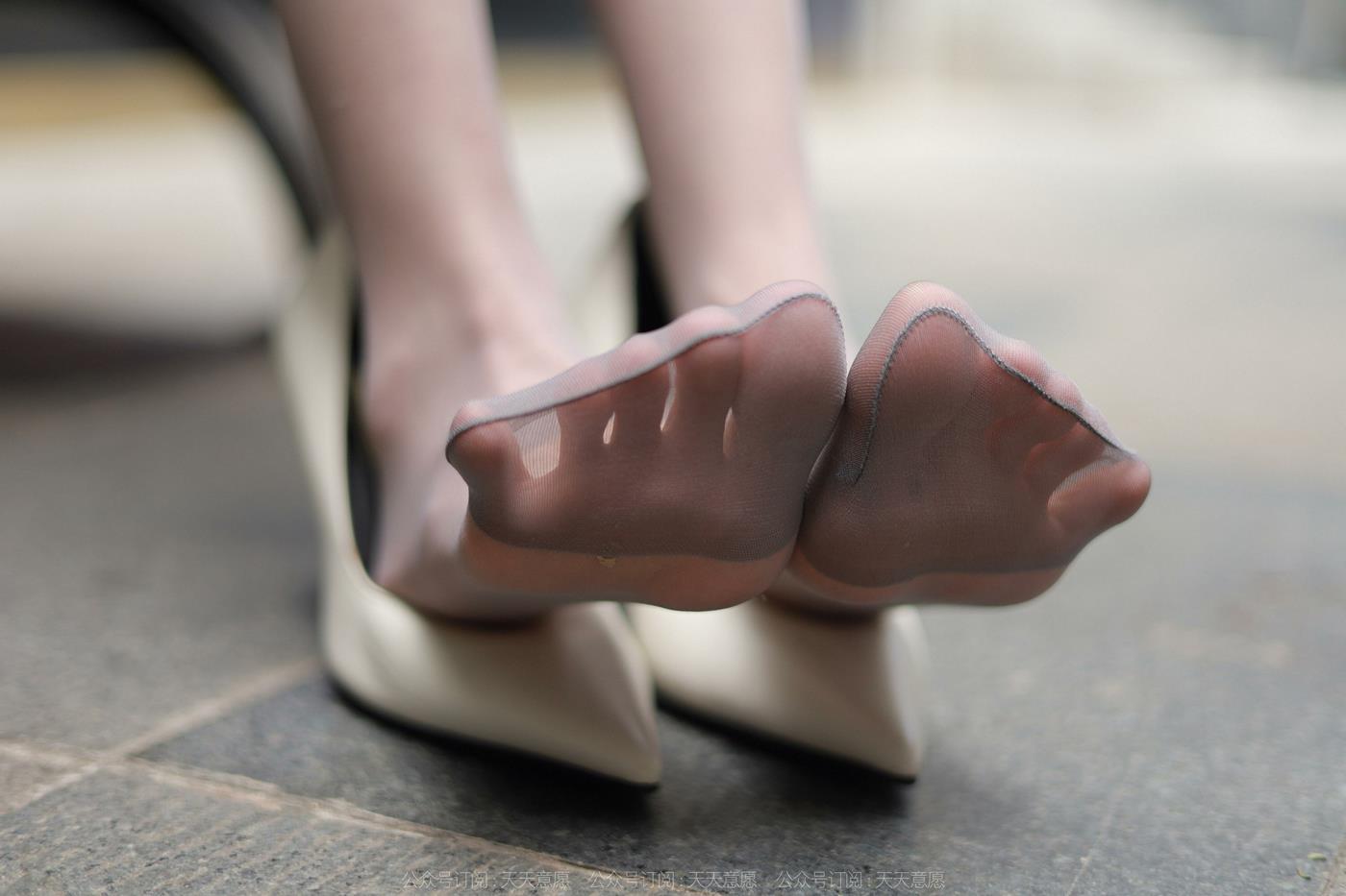 图片[73]-[IESS异思趣向] 2022.06.07 丝享家1110：团团《灰丝蓝色短裙》[86P] – 速更版-美库