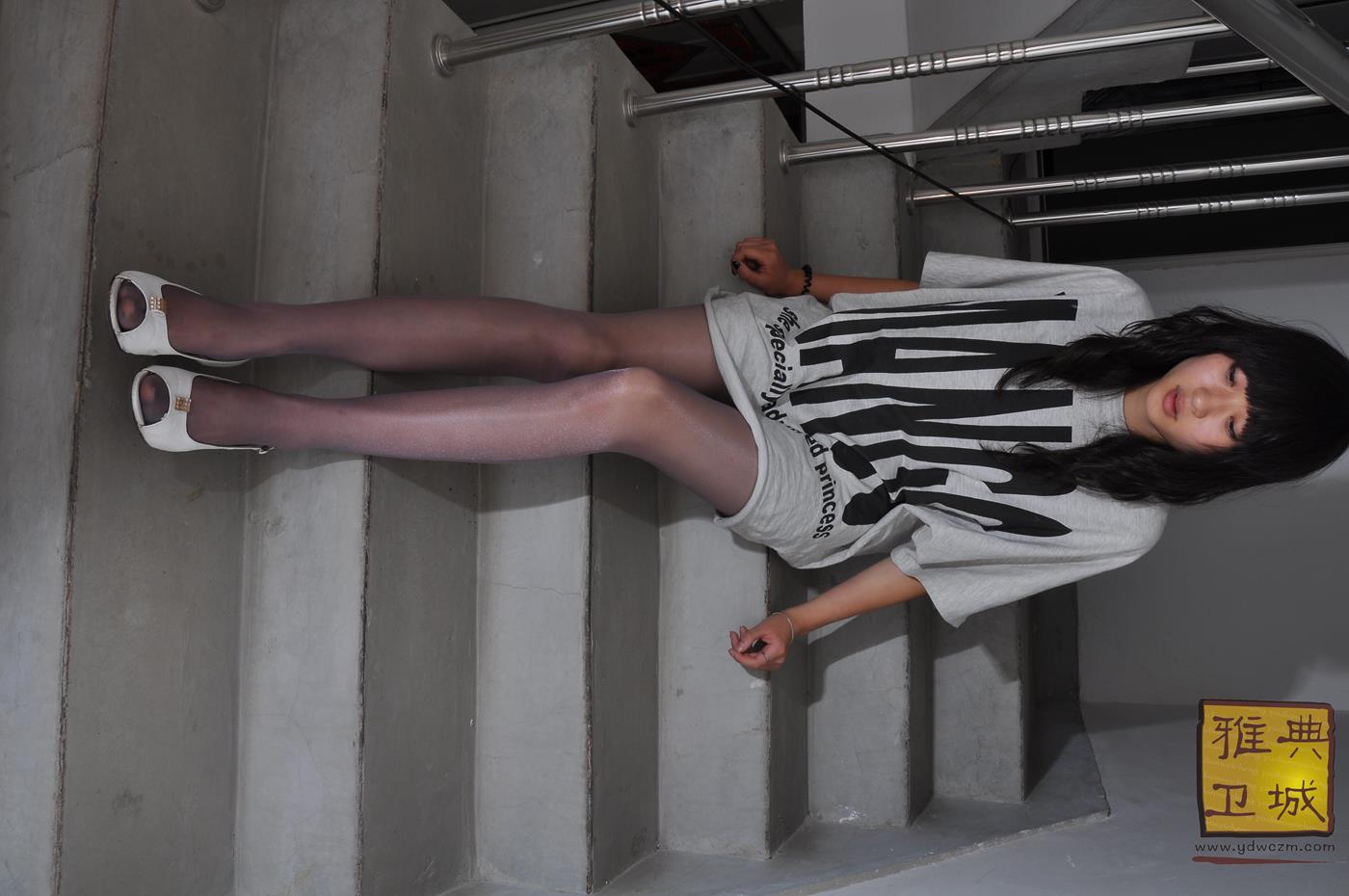 图片[32]-雅典卫城  楼梯间发呆的小姐姐 2010-005 (3) [79P] – 速更版-美库