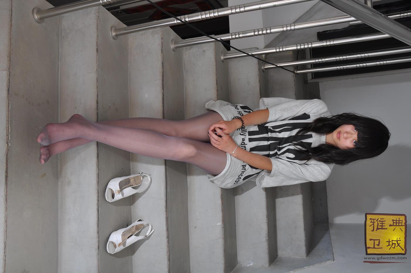 图片[69]-雅典卫城  楼梯间发呆的小姐姐 2010-005 (3) [79P] – 速更版-美库