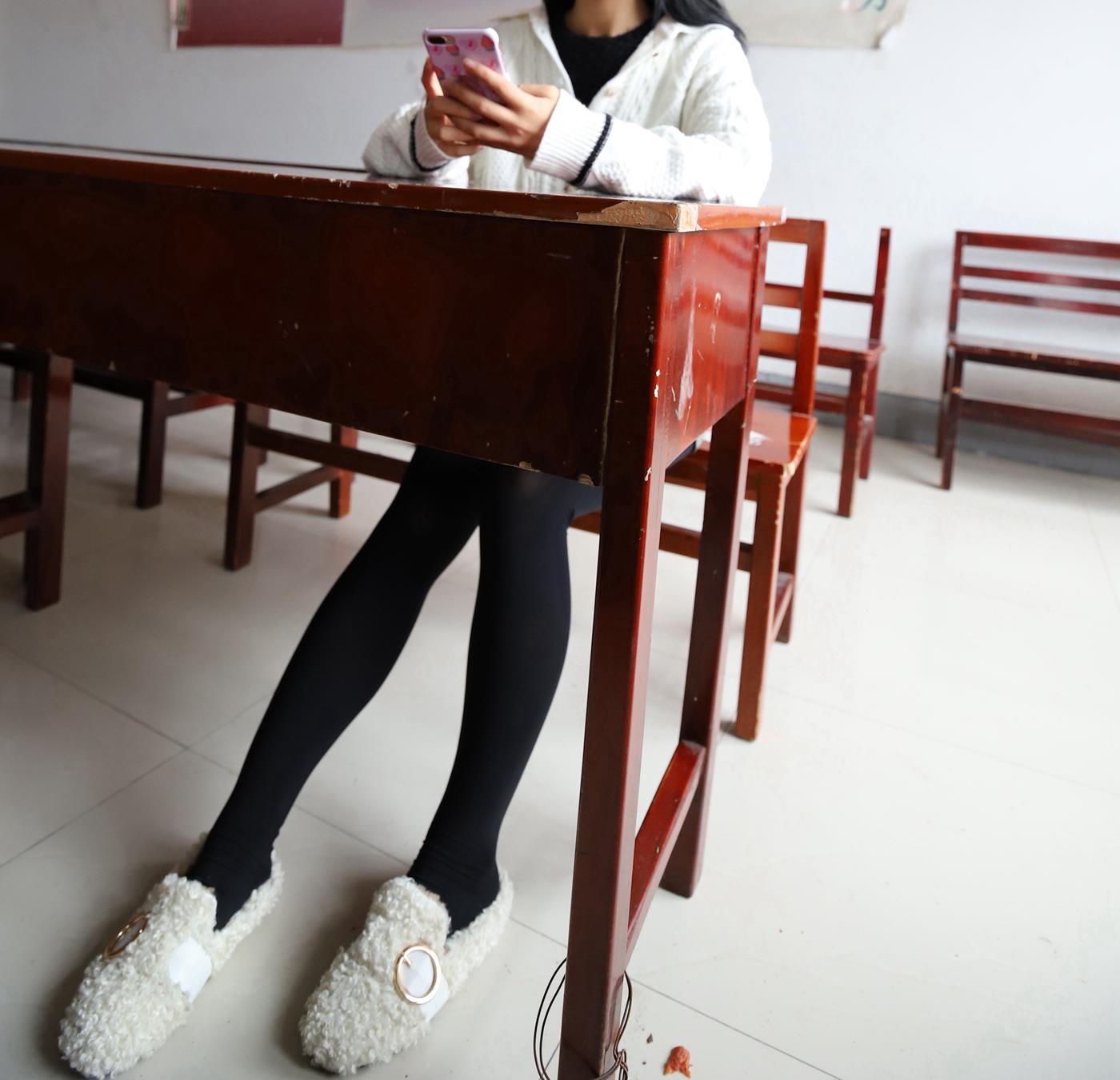 图片[14]-大西瓜爱牙膏-2019 11X活动 模特3（三） 教室黑丝厚长袜 (1) [84P] – 速更版-美库