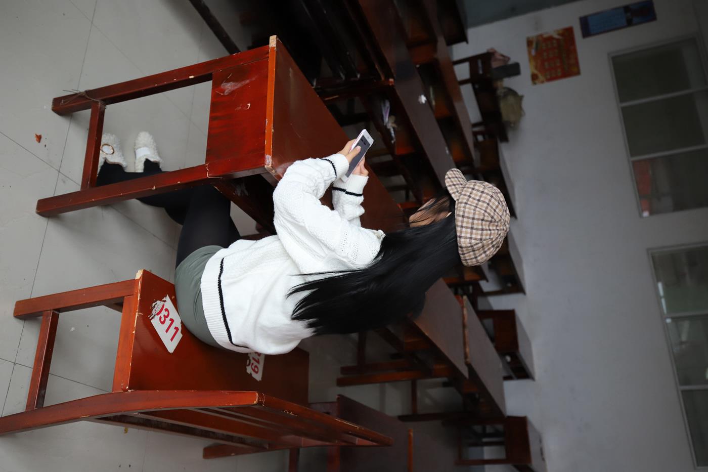 图片[20]-大西瓜爱牙膏-2019 11X活动 模特3（三） 教室黑丝厚长袜 (1) [84P] – 速更版-美库