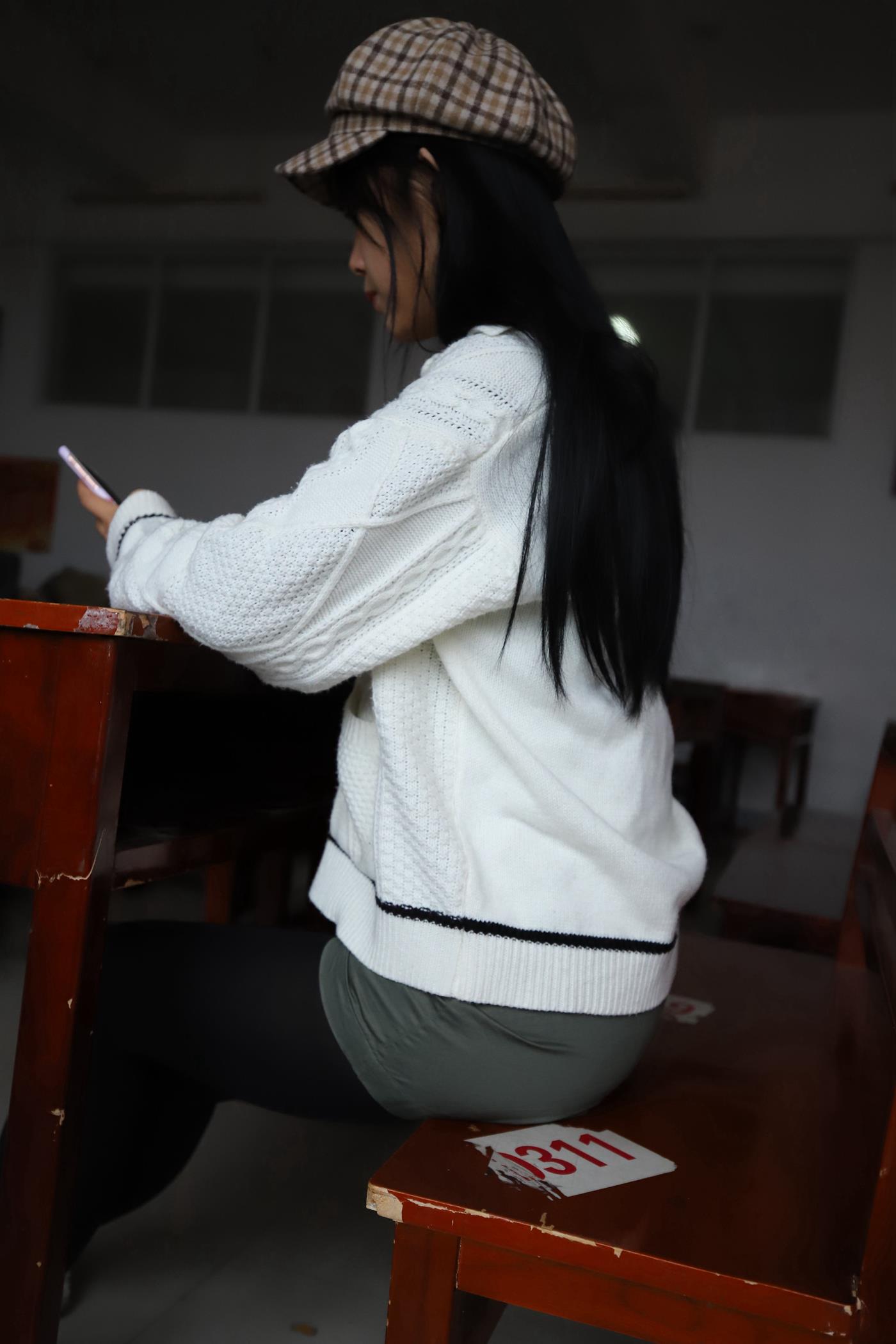 图片[21]-大西瓜爱牙膏-2019 11X活动 模特3（三） 教室黑丝厚长袜 (1) [84P] – 速更版-美库