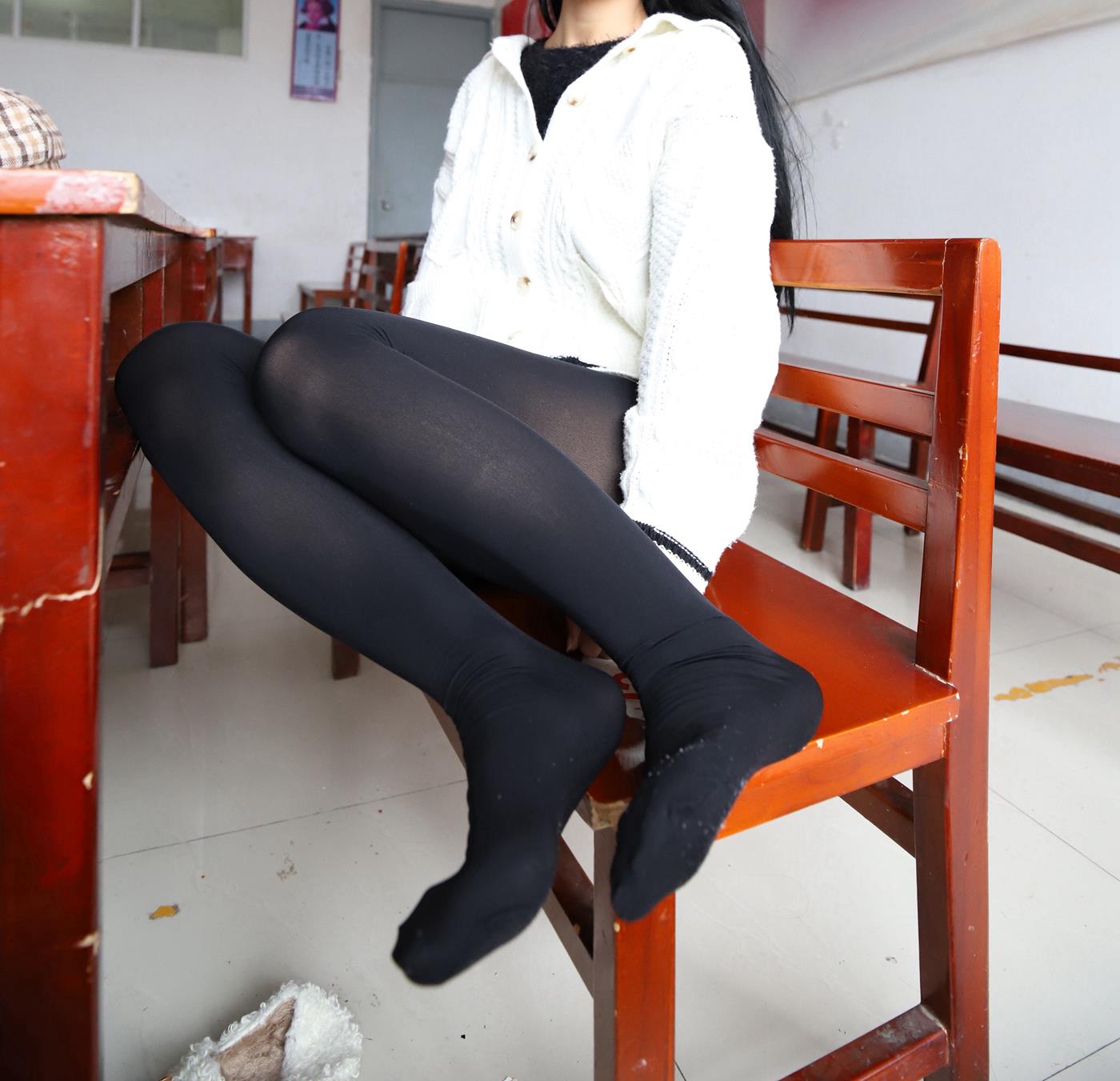 图片[17]-大西瓜爱牙膏-2019 11X活动 模特3（三） 教室黑丝厚长袜 (2) [71P] – 速更版-美库