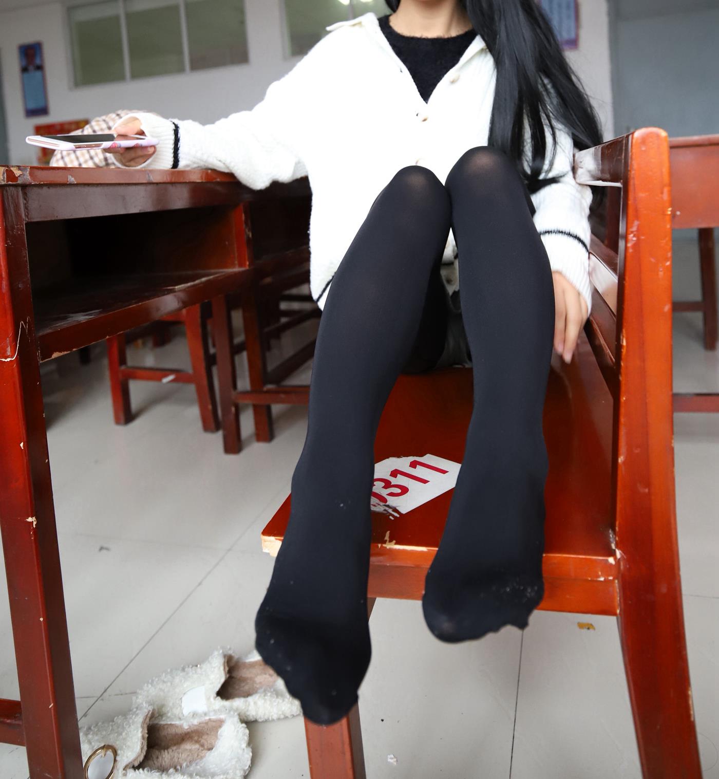 图片[20]-大西瓜爱牙膏-2019 11X活动 模特3（三） 教室黑丝厚长袜 (2) [71P] – 速更版-美库