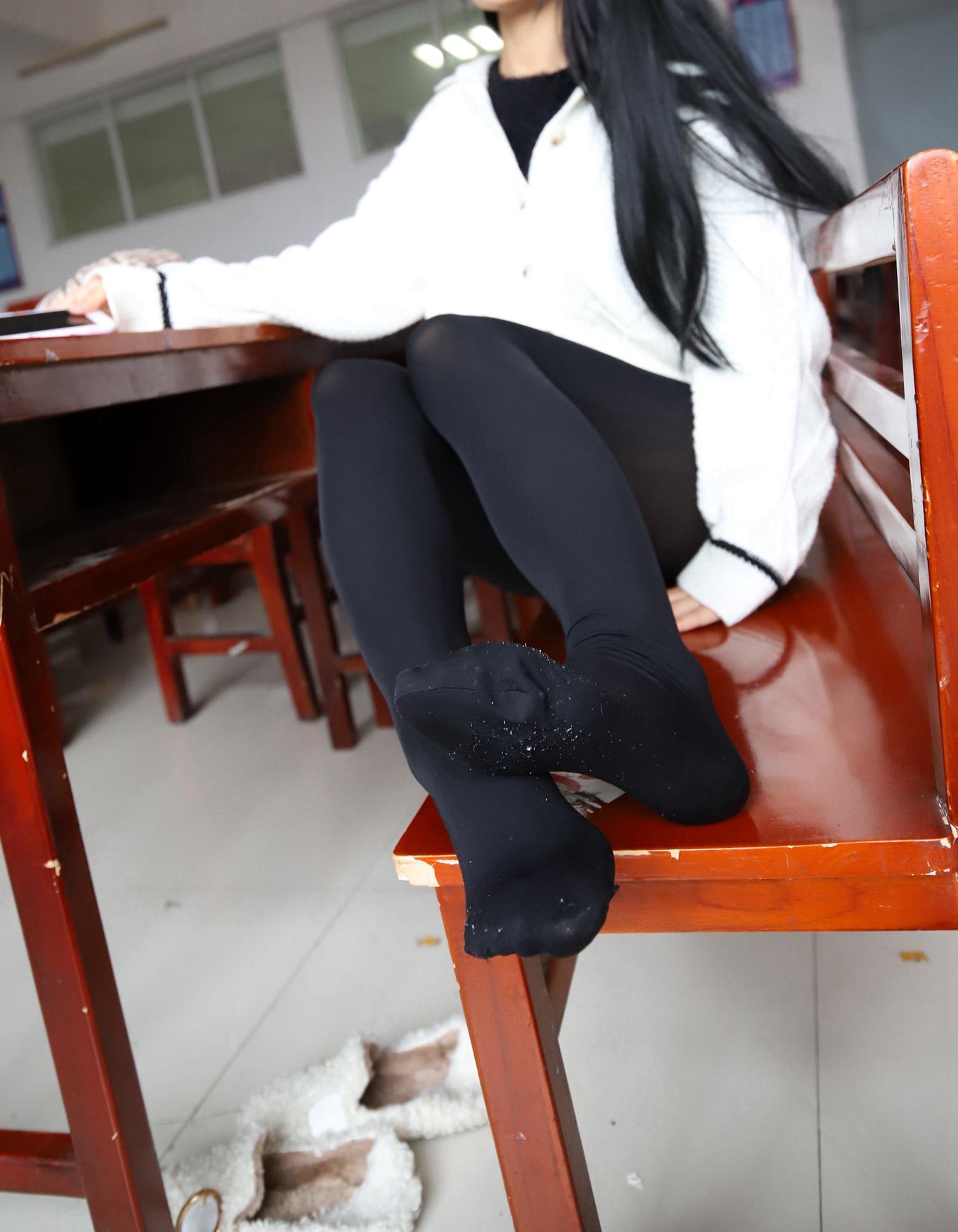 图片[23]-大西瓜爱牙膏-2019 11X活动 模特3（三） 教室黑丝厚长袜 (2) [71P] – 速更版-美库